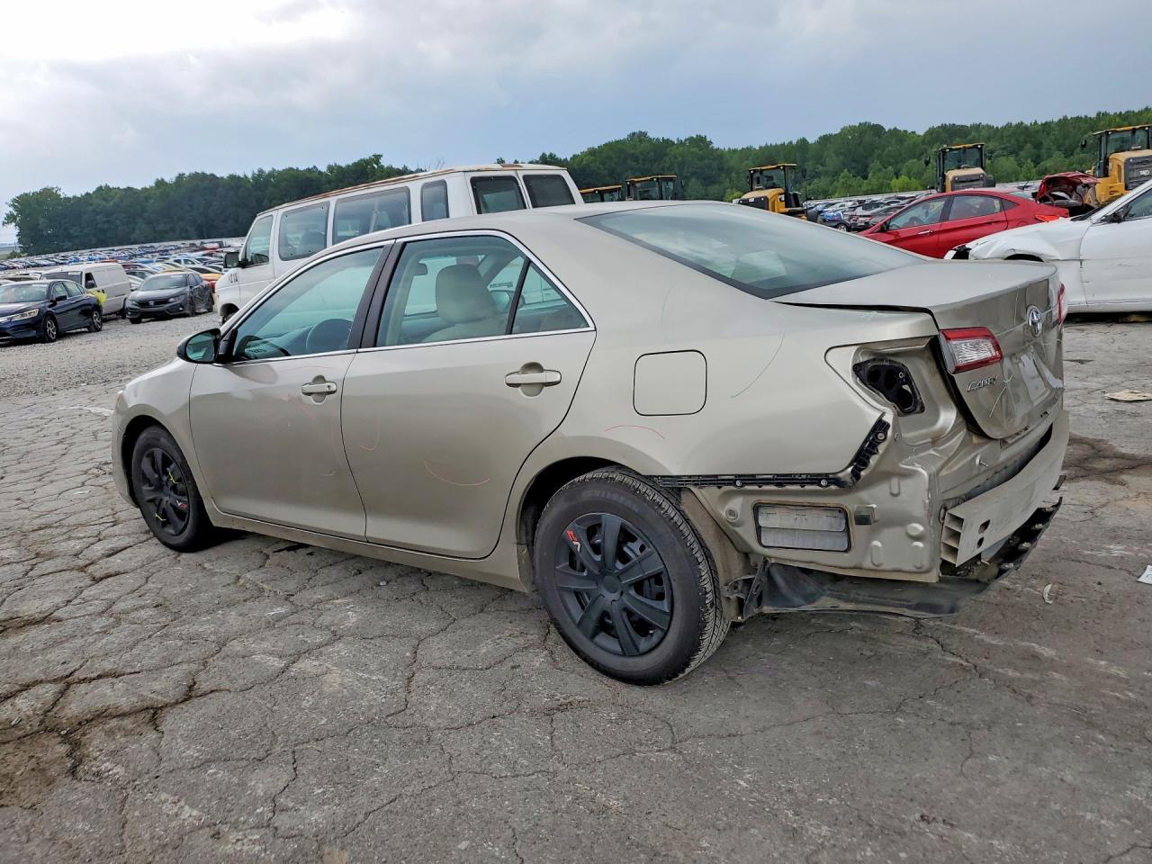2013 Toyota Camry Le Tan vin: 4T4BF1FK8DR334220