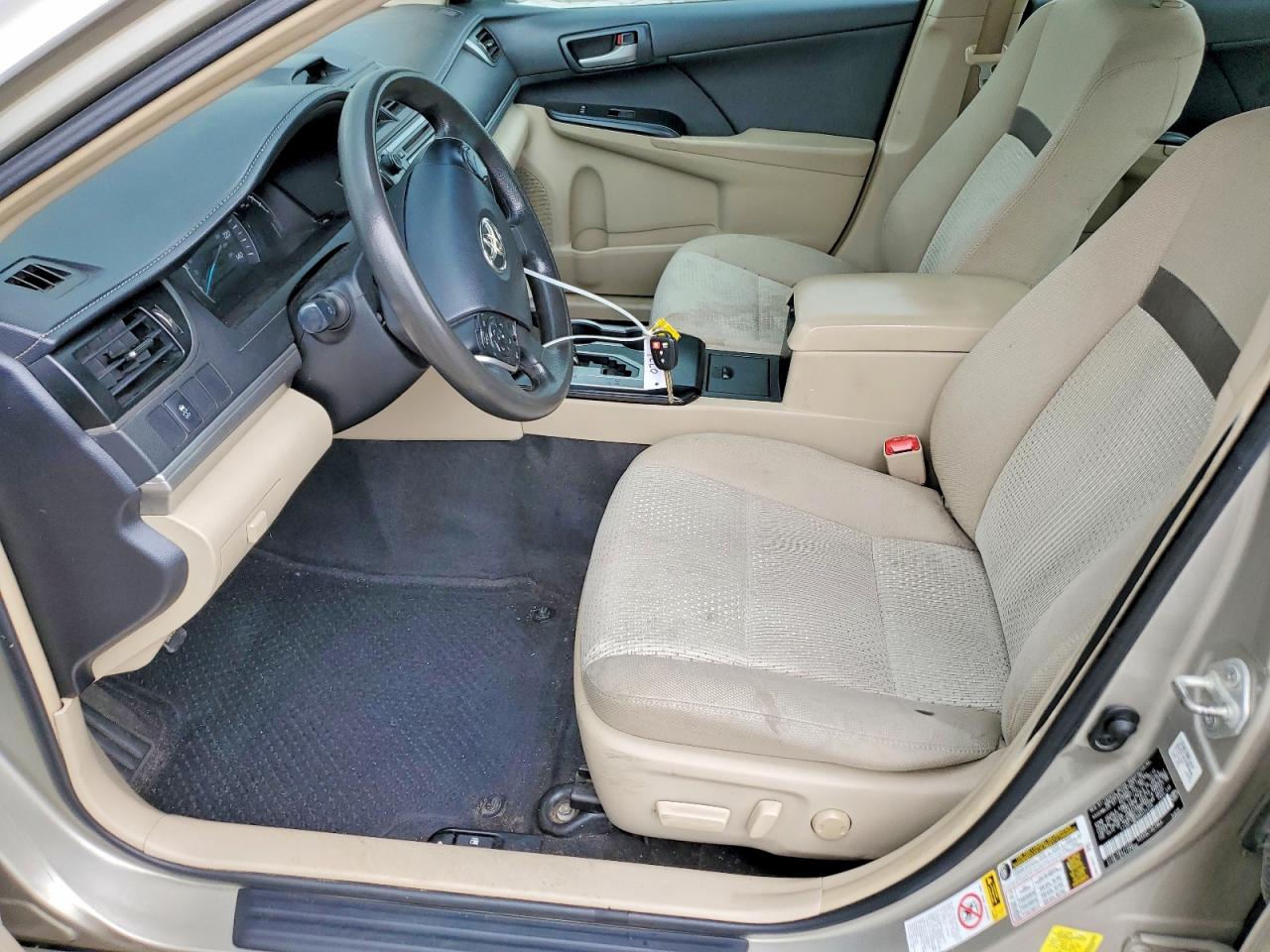 2013 Toyota Camry Le Tan vin: 4T4BF1FK8DR334220