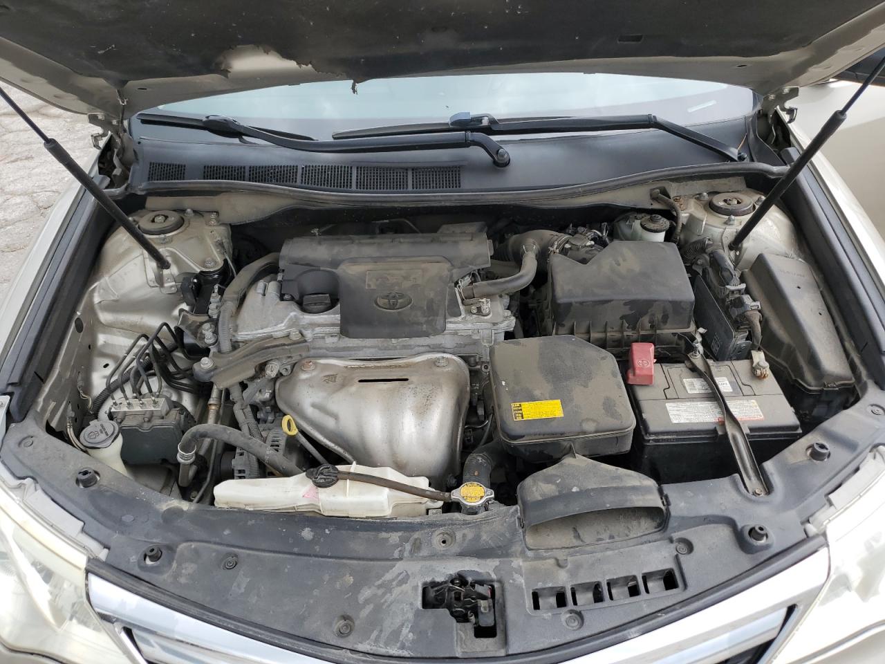 2013 Toyota Camry Le Tan vin: 4T4BF1FK8DR334220