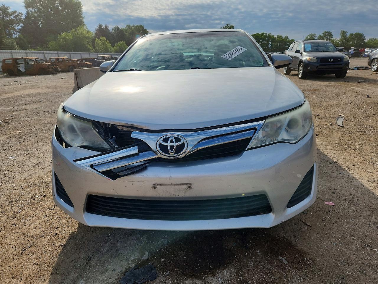 2014 Toyota Camry Le Silver vin: 4T4BF1FK8ER351181
