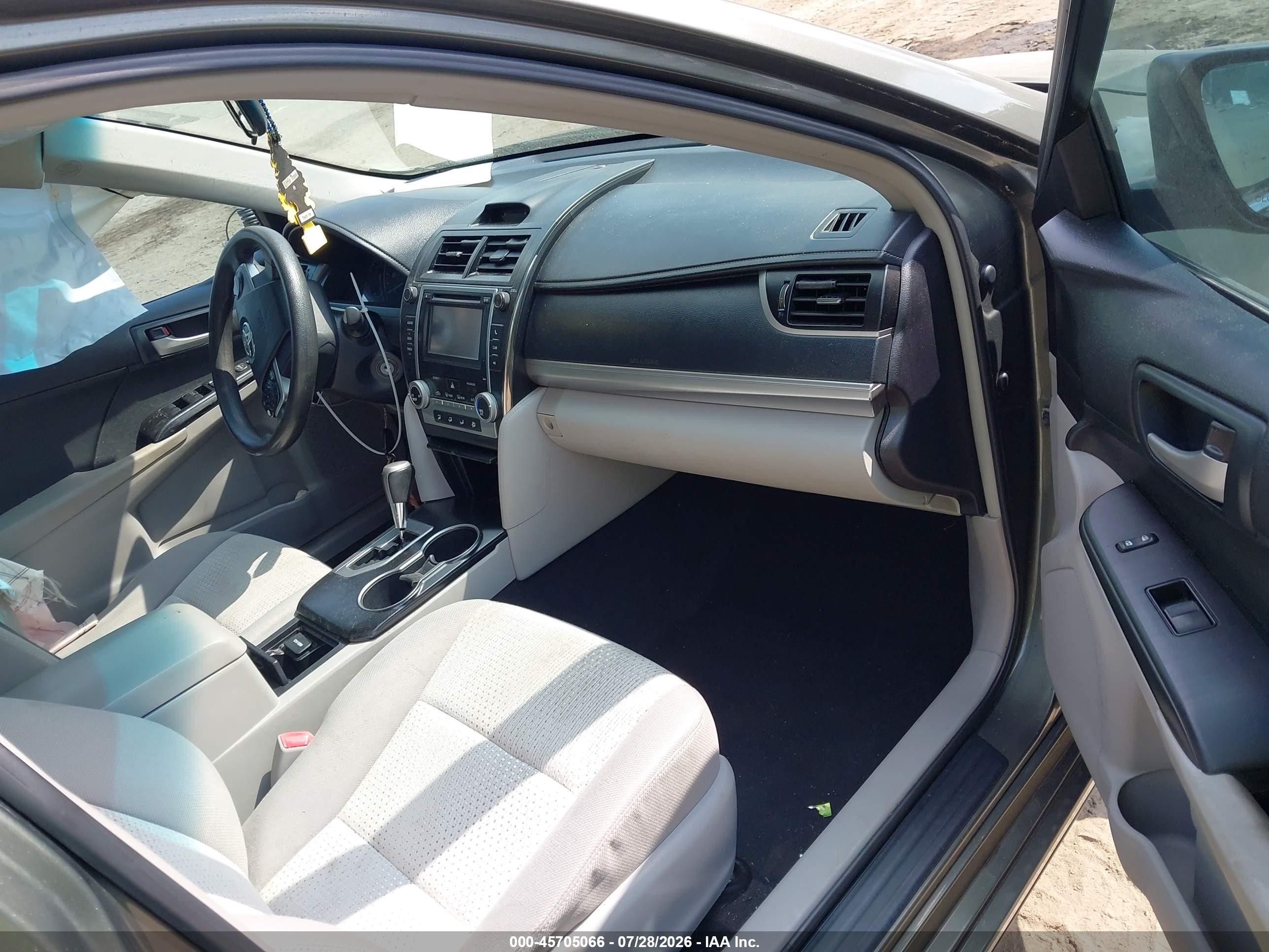2014 Toyota Camry Le Зеленый vin: 4T4BF1FK8ER353108