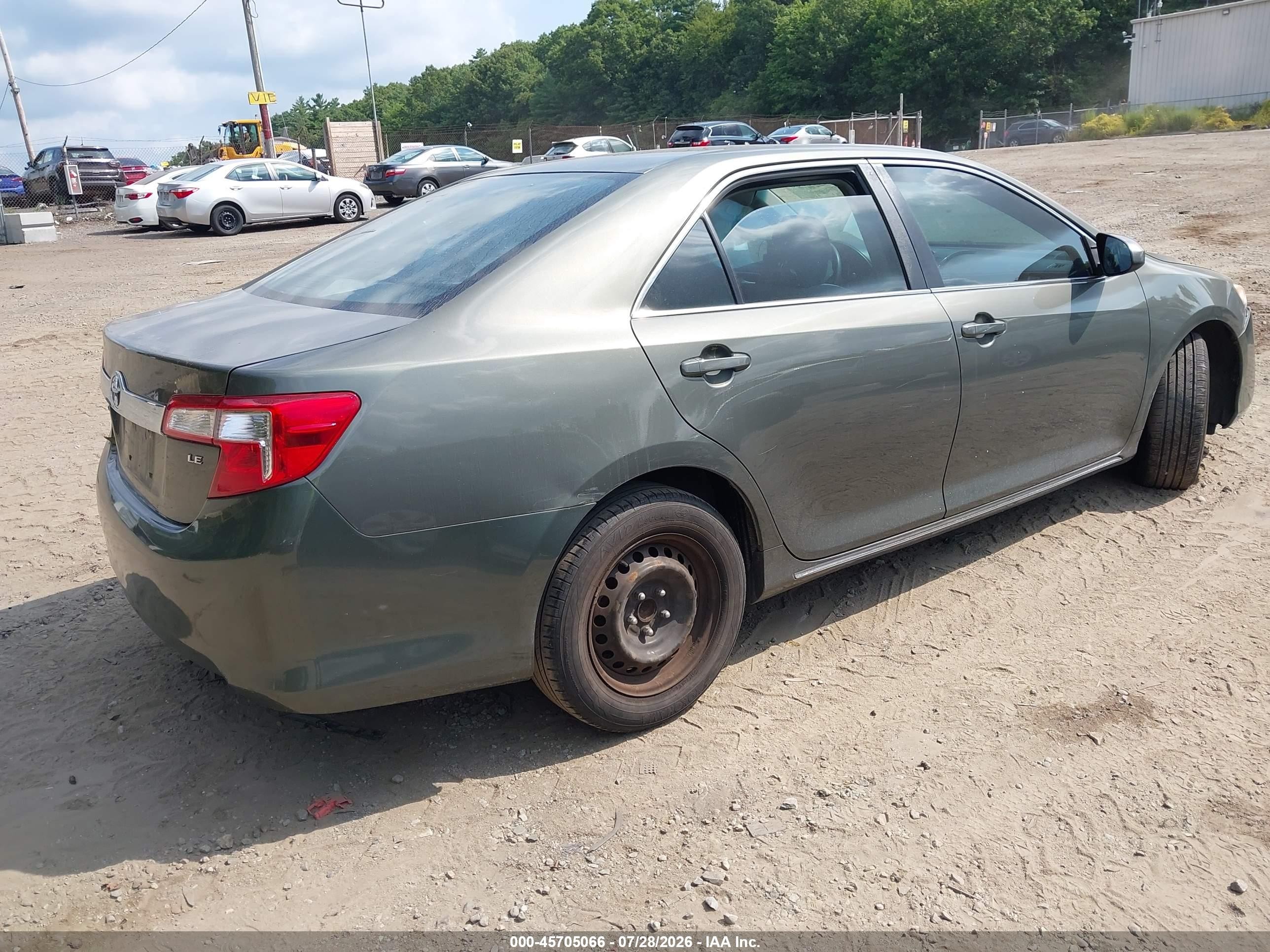 2014 Toyota Camry Le Зеленый vin: 4T4BF1FK8ER353108