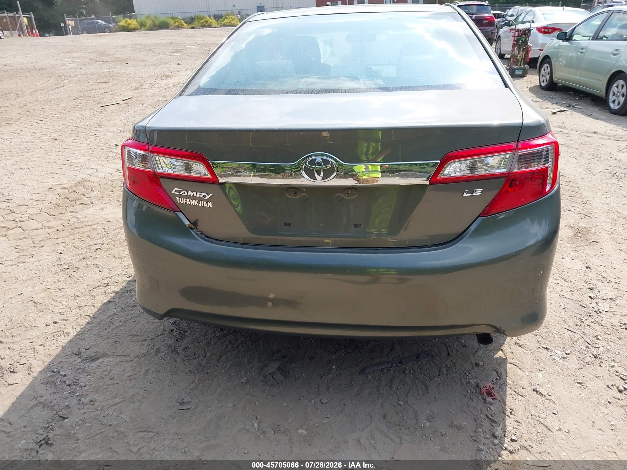 2014 Toyota Camry Le Зеленый vin: 4T4BF1FK8ER353108