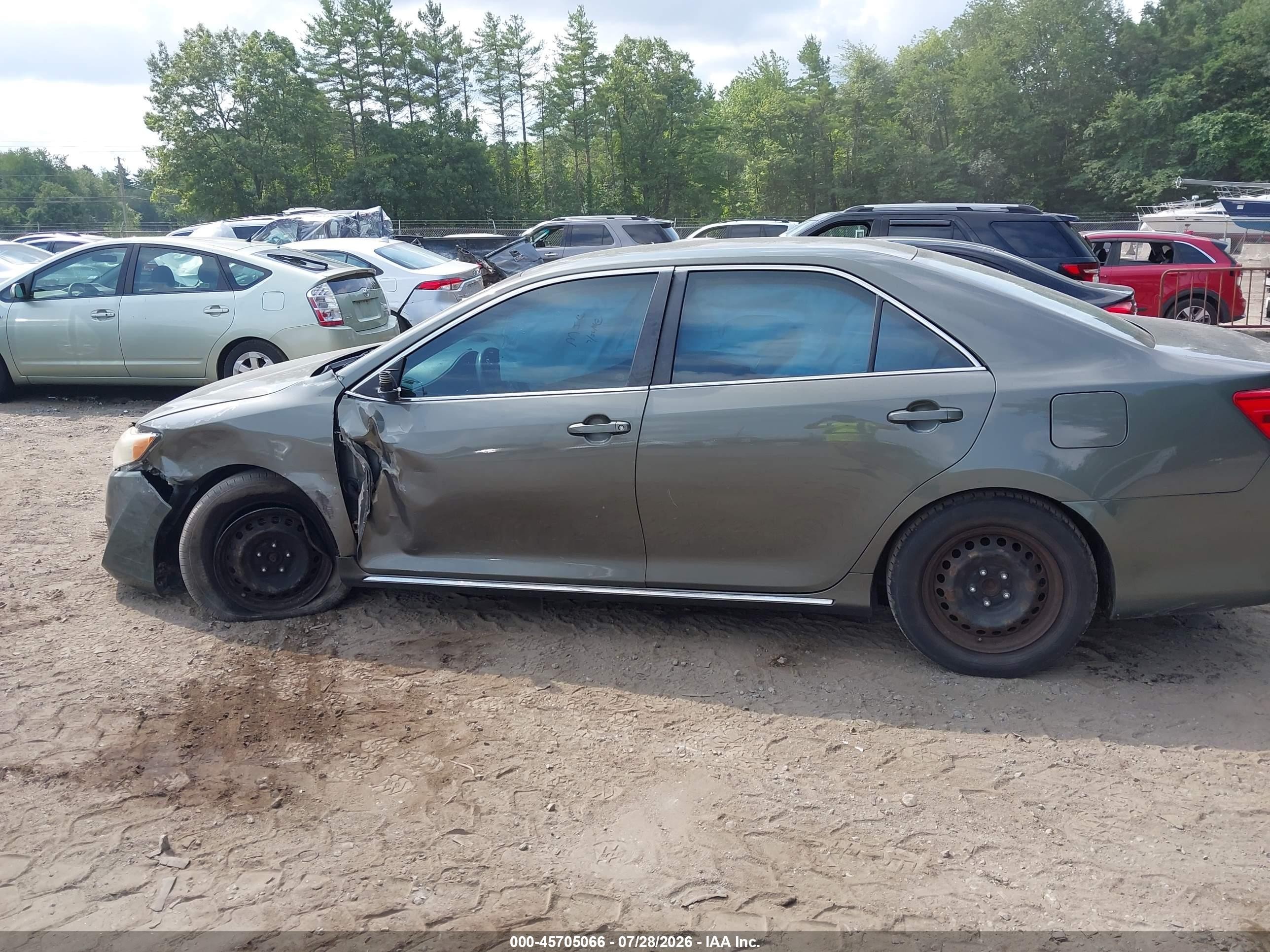 2014 Toyota Camry Le Зеленый vin: 4T4BF1FK8ER353108