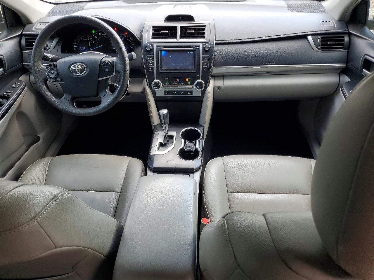 2014 Toyota Camry Le Серебряный vin: 4T4BF1FK8ER356087
