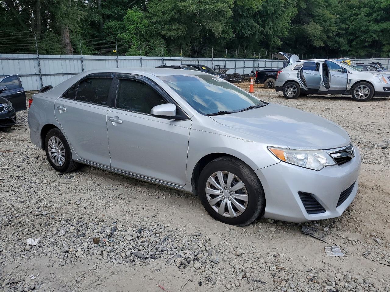 2014 Toyota Camry Le Серебряный vin: 4T4BF1FK8ER356087