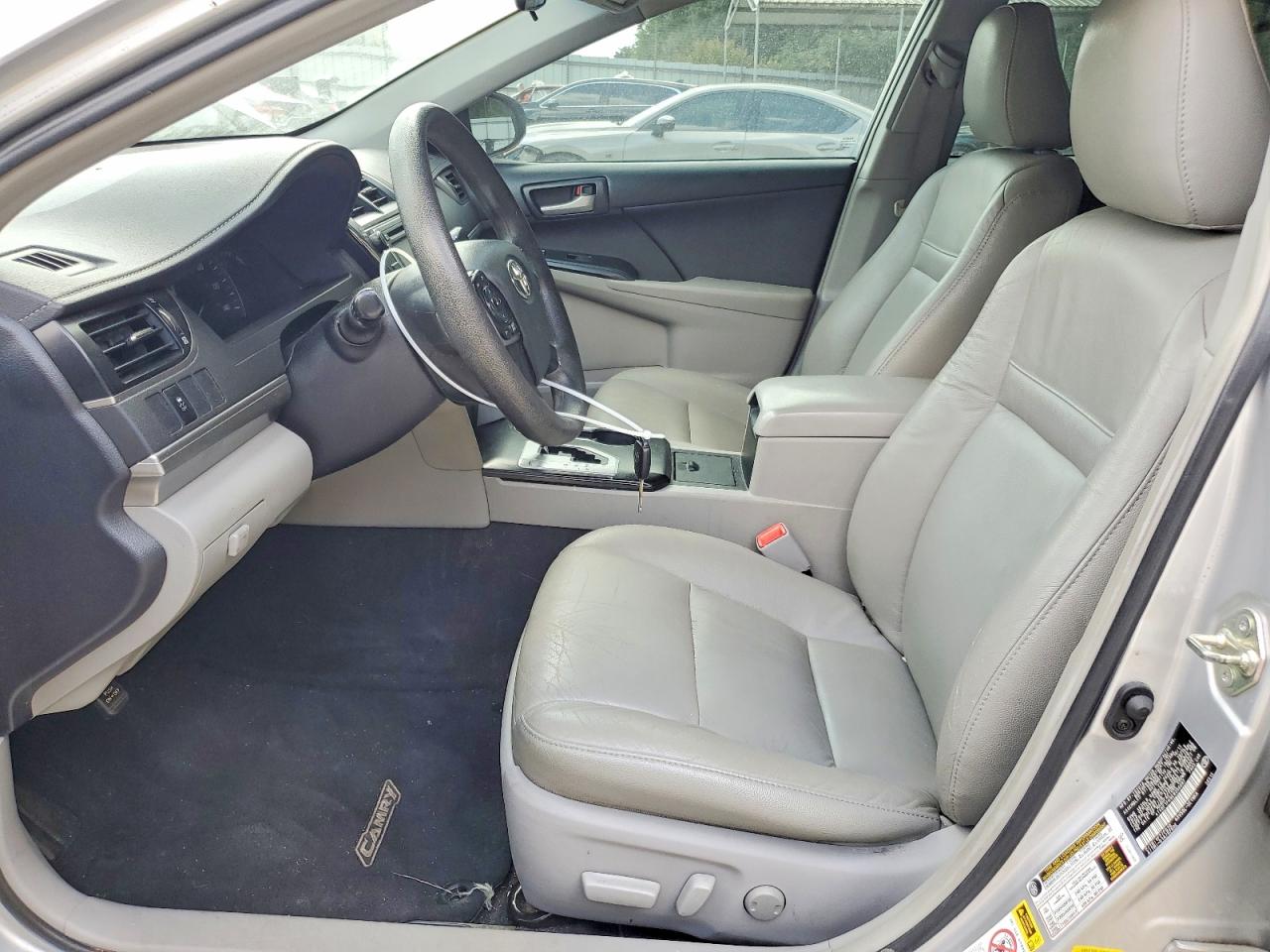2014 Toyota Camry Le Серебряный vin: 4T4BF1FK8ER356087