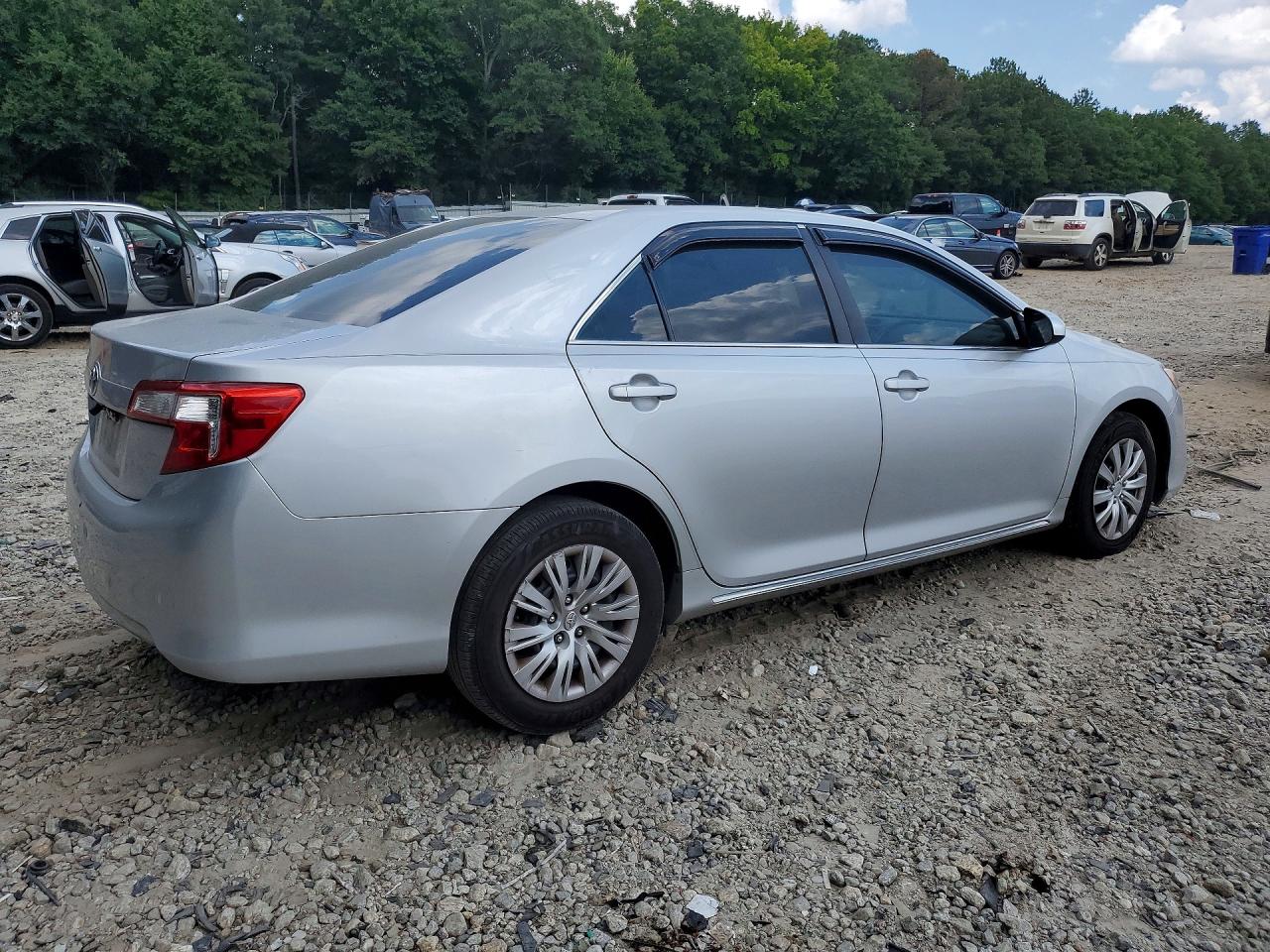 2014 Toyota Camry Le Серебряный vin: 4T4BF1FK8ER356087