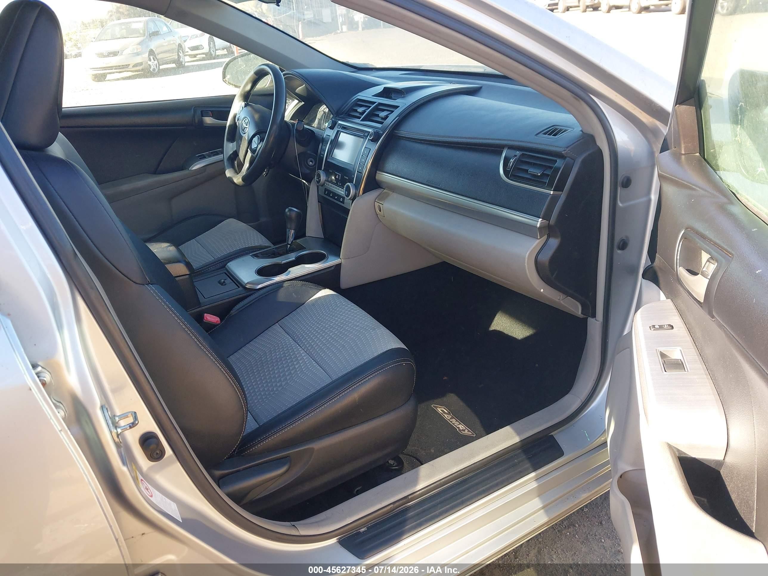 2014 Toyota Camry Le Silver vin: 4T4BF1FK8ER362102