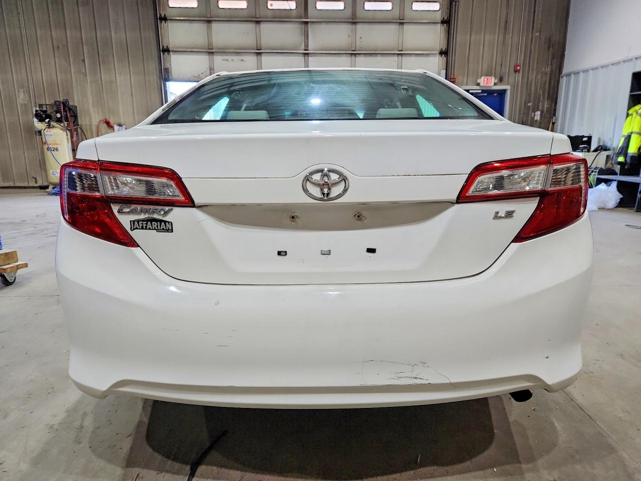 2014 Toyota Camry Le White vin: 4T4BF1FK8ER368630