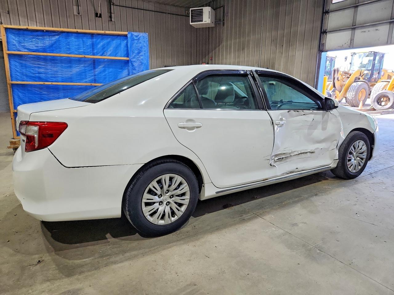 2014 Toyota Camry Le White vin: 4T4BF1FK8ER368630