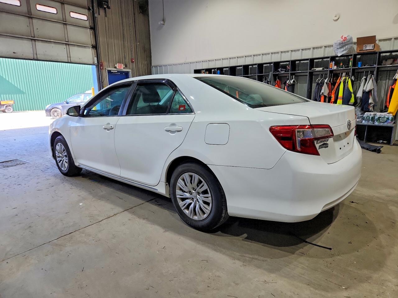 2014 Toyota Camry Le White vin: 4T4BF1FK8ER368630