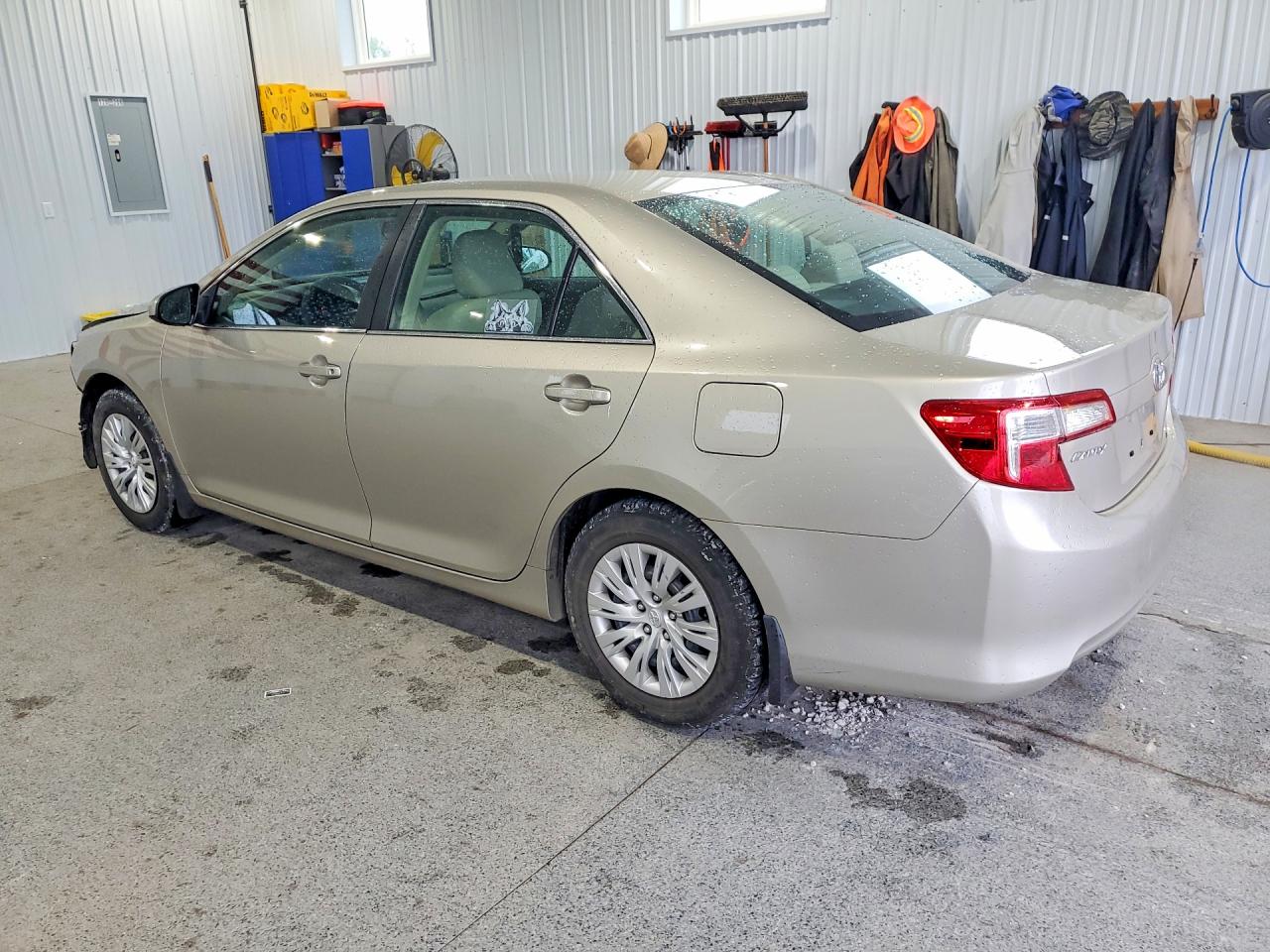 2014 Toyota Camry L Tan vin: 4T4BF1FK8ER373987