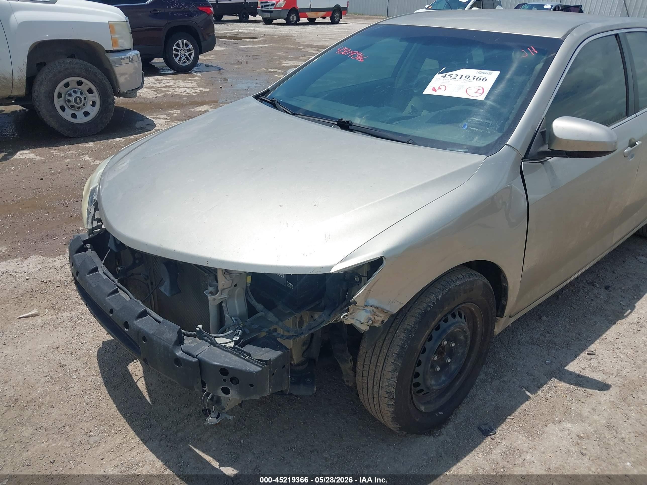 2014 Toyota Camry Le Gold vin: 4T4BF1FK8ER374783