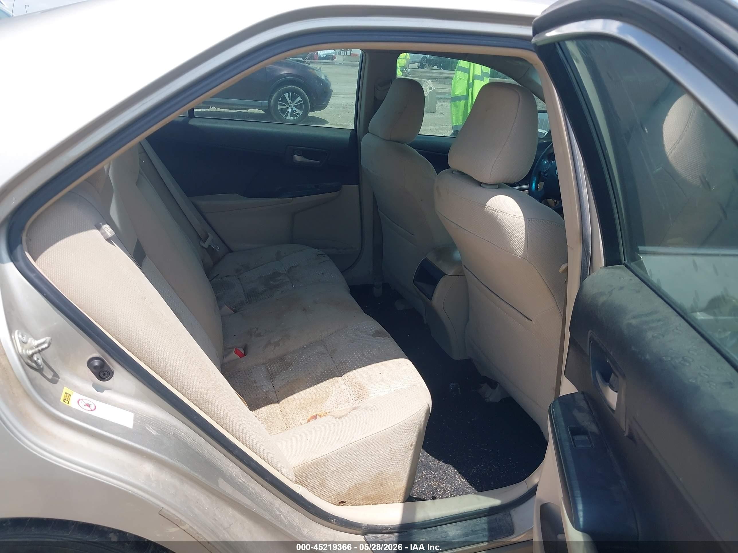 2014 Toyota Camry Le Gold vin: 4T4BF1FK8ER374783