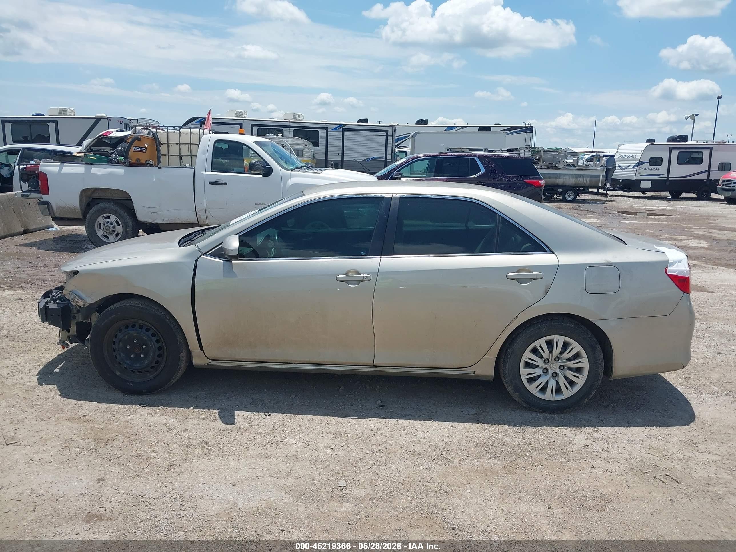 2014 Toyota Camry Le Gold vin: 4T4BF1FK8ER374783