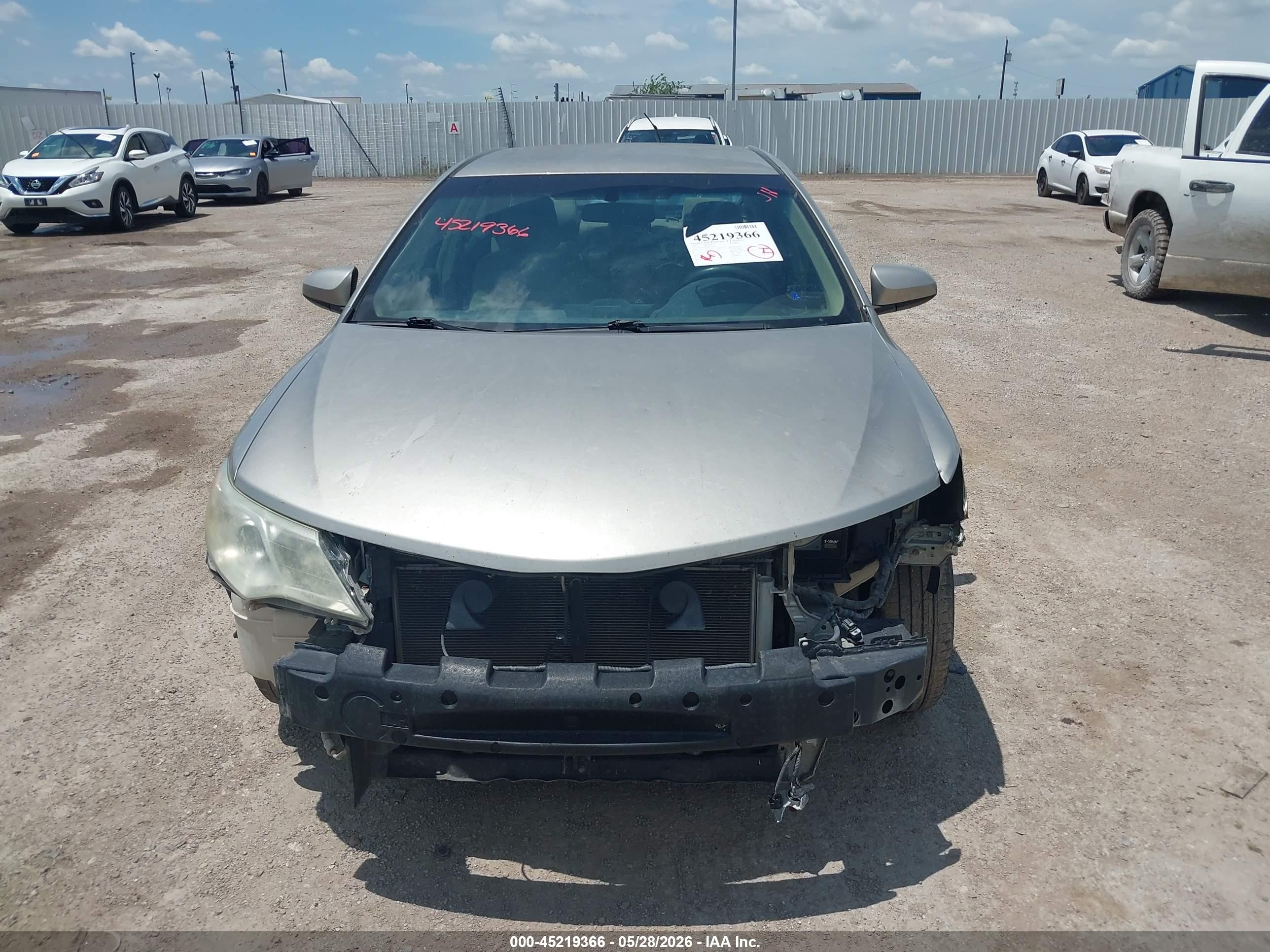 2014 Toyota Camry Le Gold vin: 4T4BF1FK8ER374783