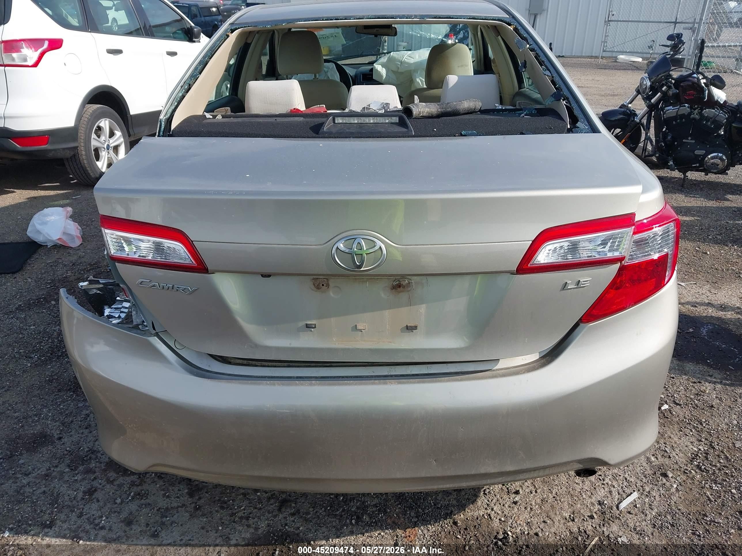 2014 Toyota Camry Le Silver vin: 4T4BF1FK8ER382737