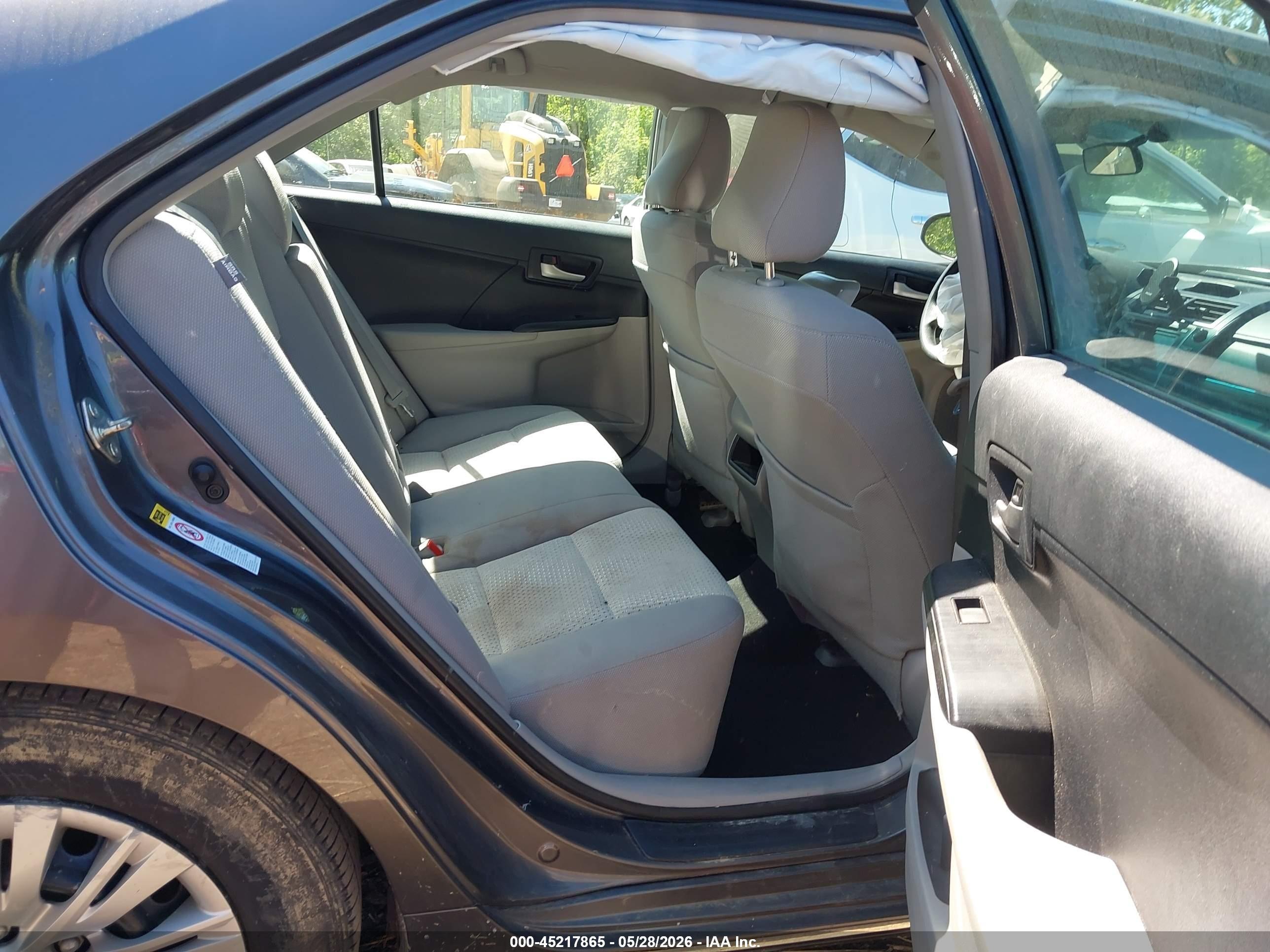 2014 Toyota Camry Le Gray vin: 4T4BF1FK8ER382835