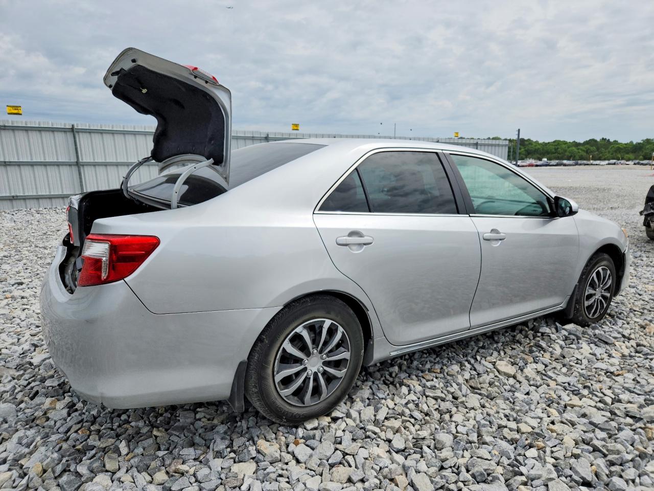 2014 Toyota Camry Le Silver vin: 4T4BF1FK8ER384813
