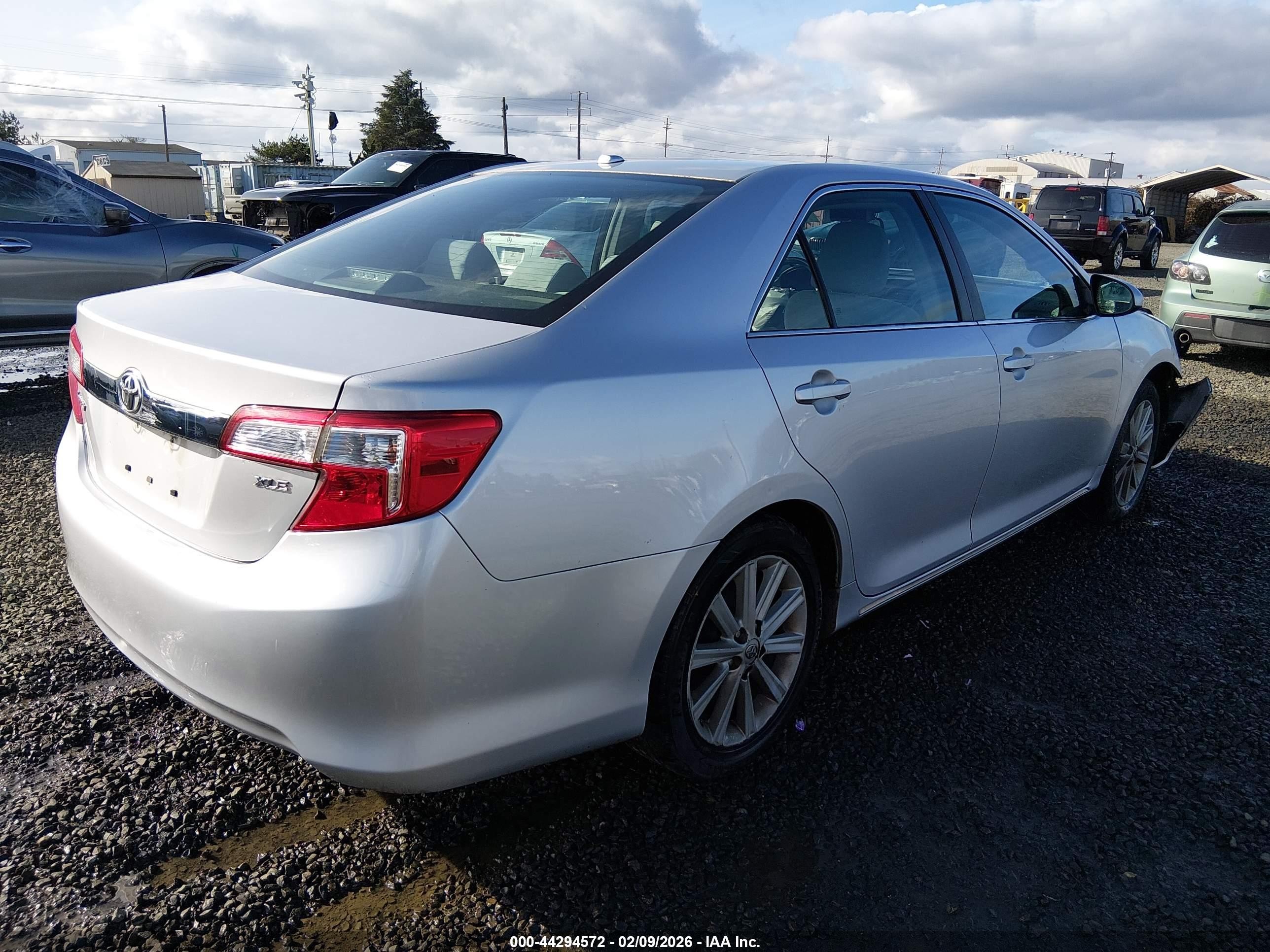 2014 Toyota Camry Xle Silver vin: 4T4BF1FK8ER387145