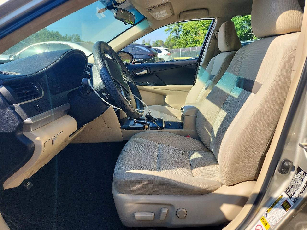 2014 Toyota Camry Le Beige vin: 4T4BF1FK8ER390255