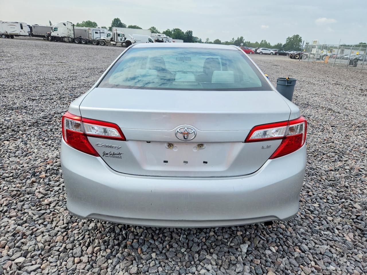 2014 Toyota Camry Le Серебряный vin: 4T4BF1FK8ER393429