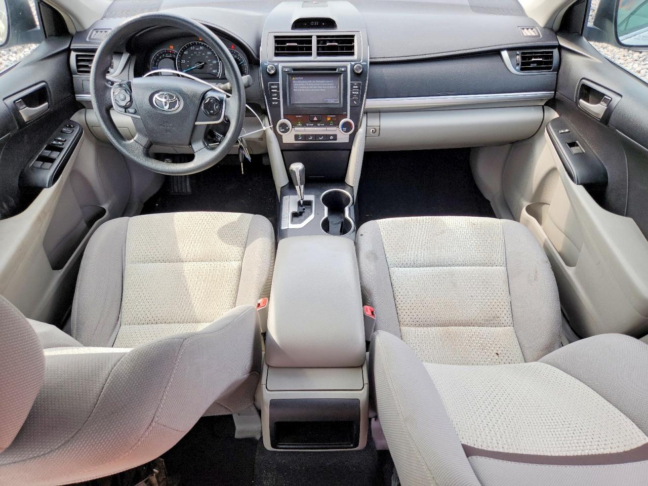 2014 Toyota Camry Le Серебряный vin: 4T4BF1FK8ER393429