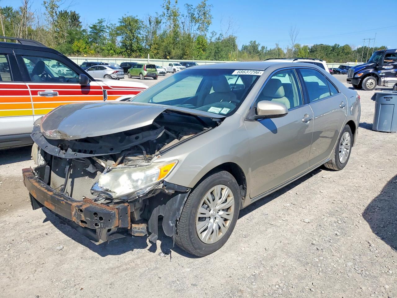 2014 Toyota Camry Le Tan vin: 4T4BF1FK8ER397819