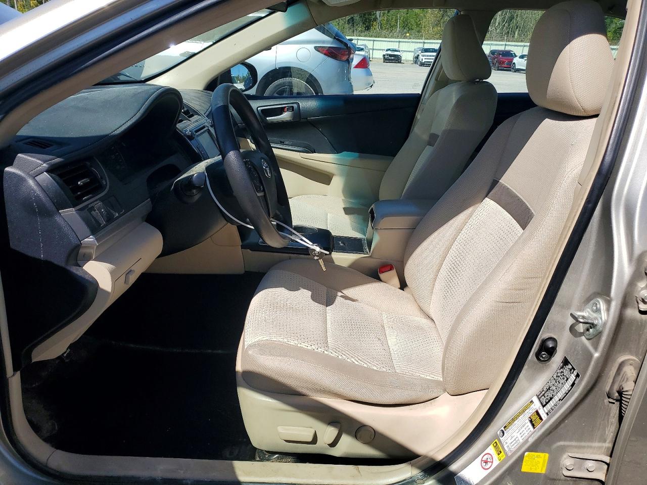 2014 Toyota Camry Le Tan vin: 4T4BF1FK8ER397819