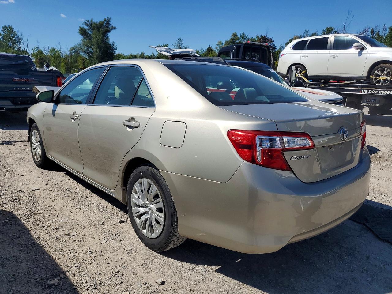 2014 Toyota Camry Le Tan vin: 4T4BF1FK8ER397819