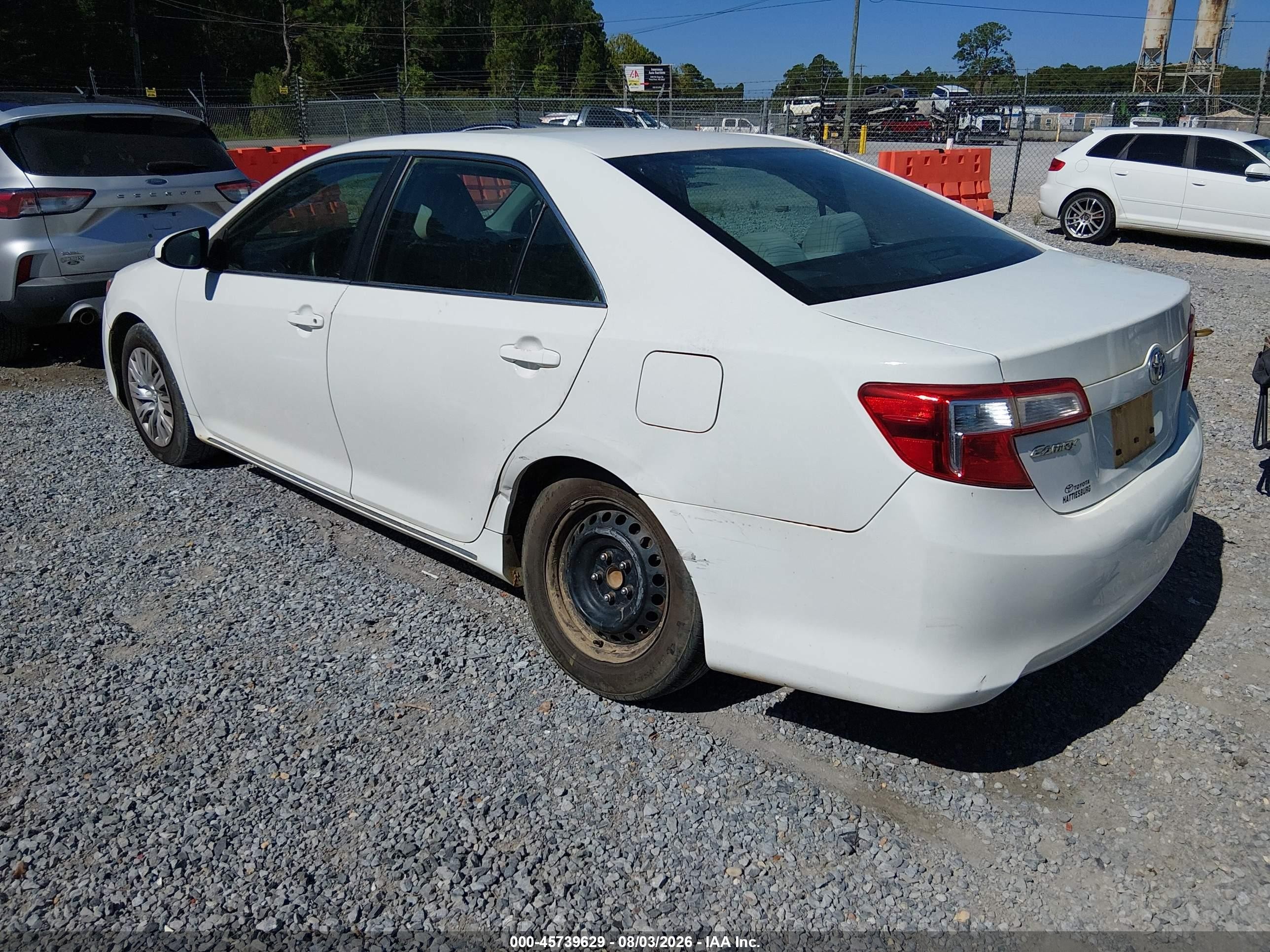 2014 Toyota Camry Le White vin: 4T4BF1FK8ER403134