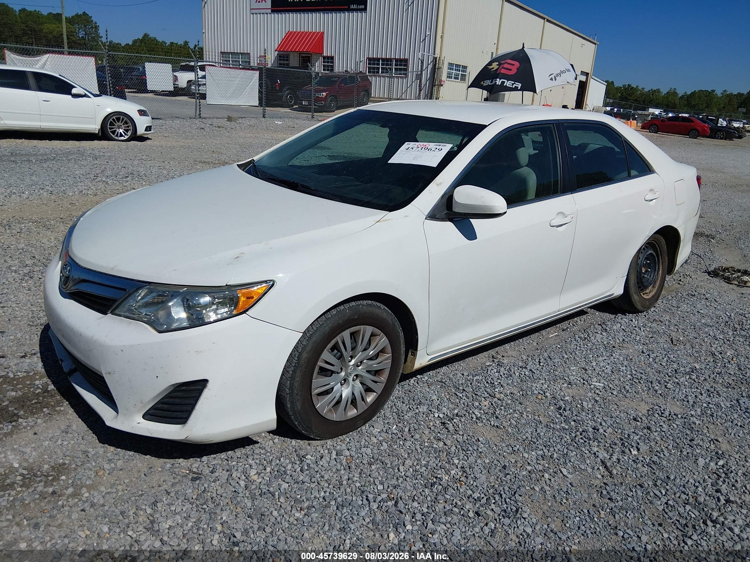 2014 Toyota Camry Le White vin: 4T4BF1FK8ER403134