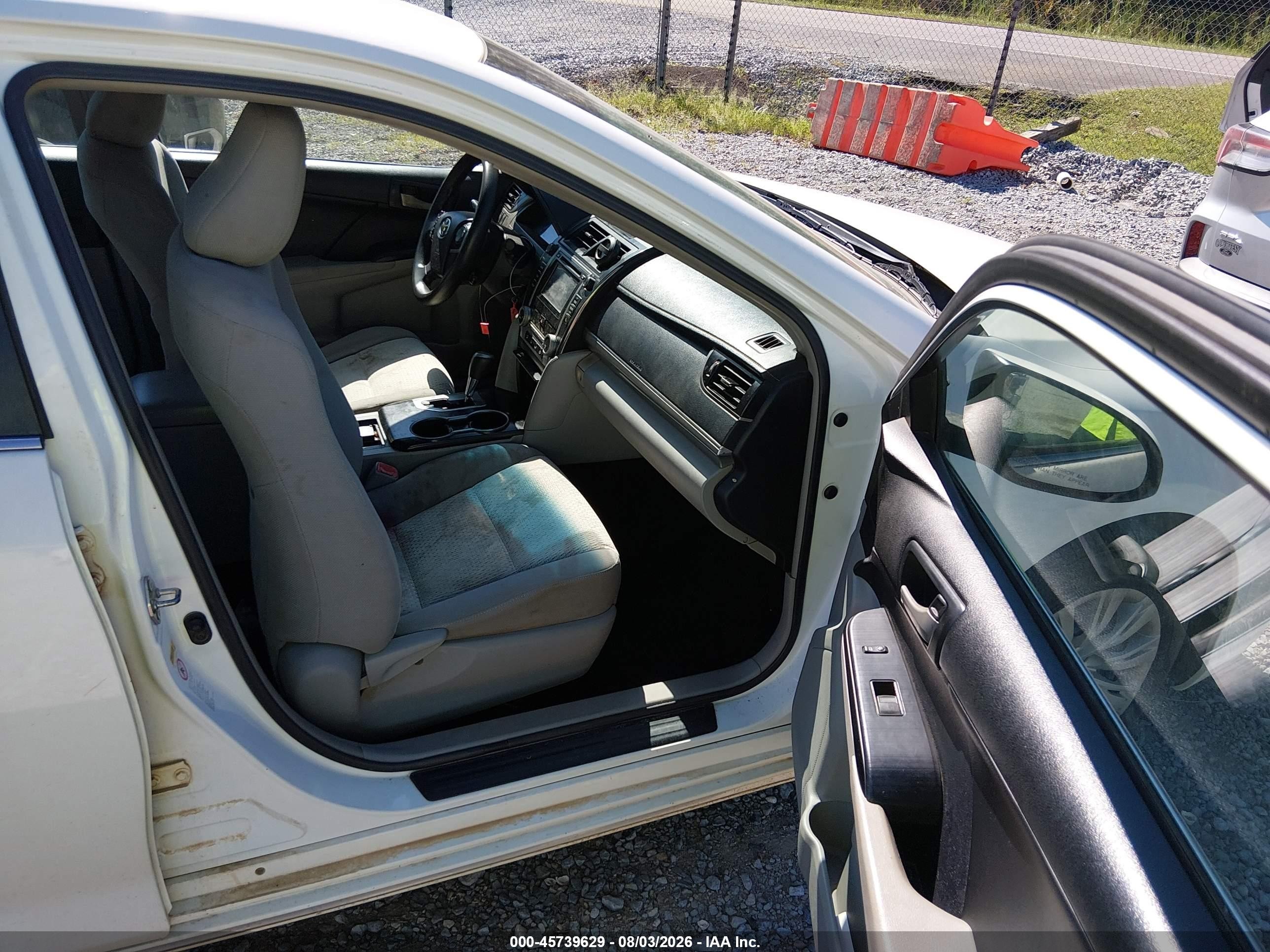 2014 Toyota Camry Le White vin: 4T4BF1FK8ER403134