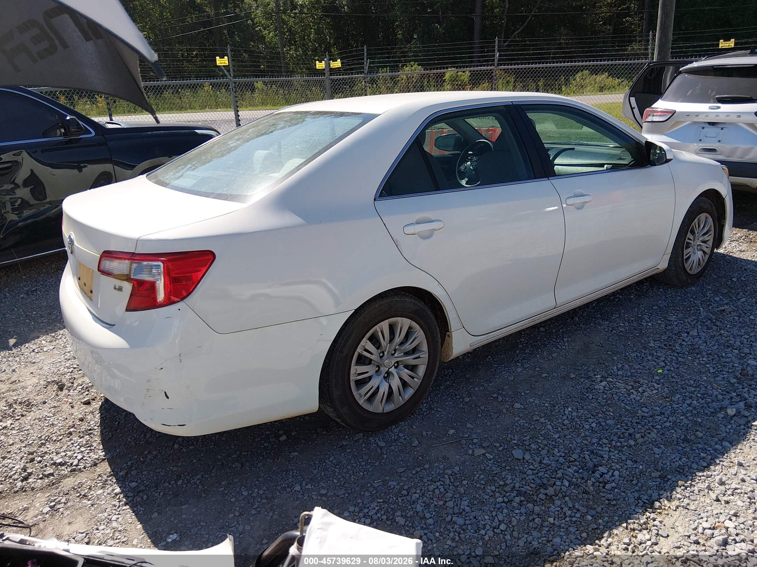 2014 Toyota Camry Le White vin: 4T4BF1FK8ER403134