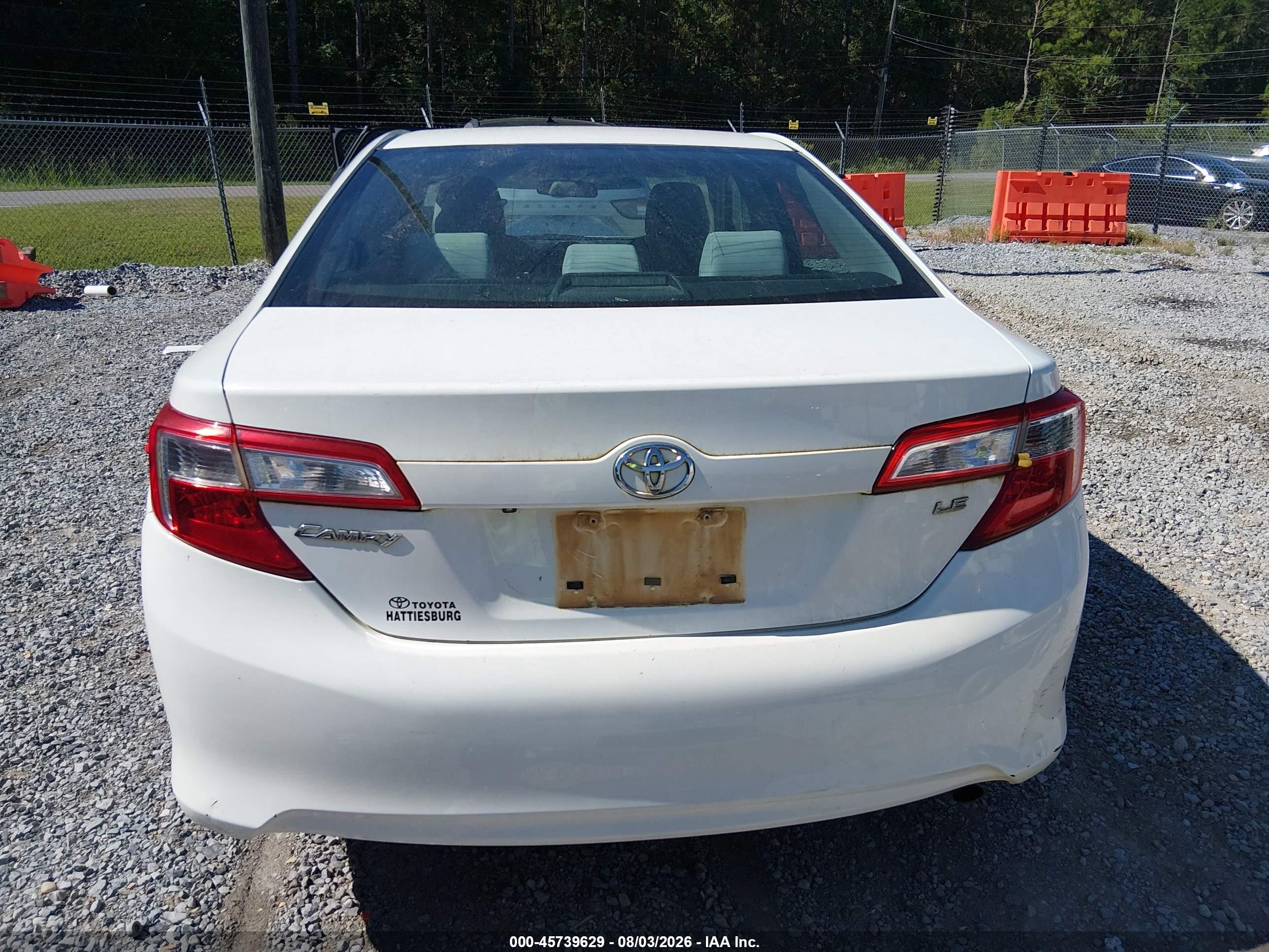 2014 Toyota Camry Le White vin: 4T4BF1FK8ER403134