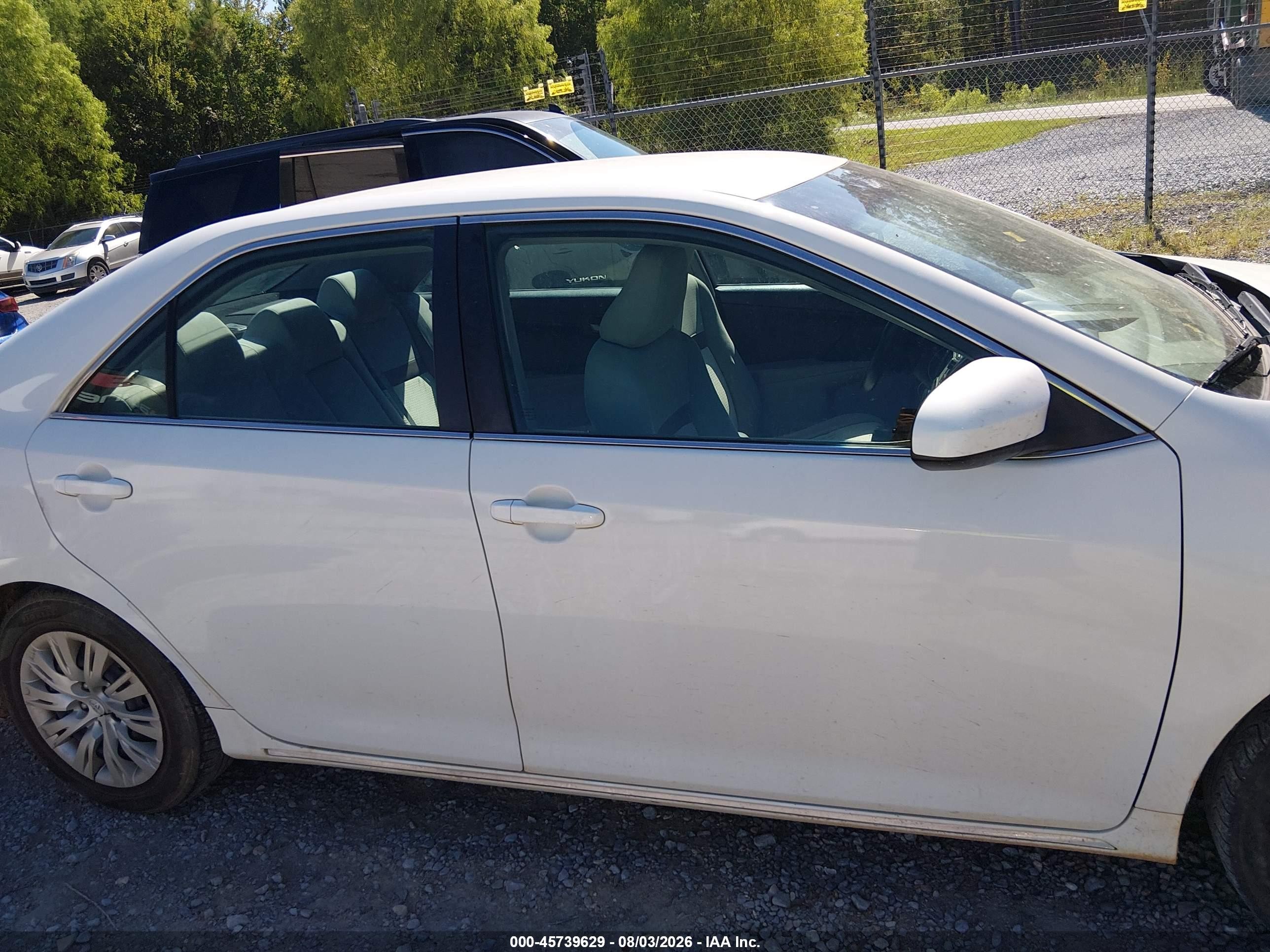 2014 Toyota Camry Le White vin: 4T4BF1FK8ER403134