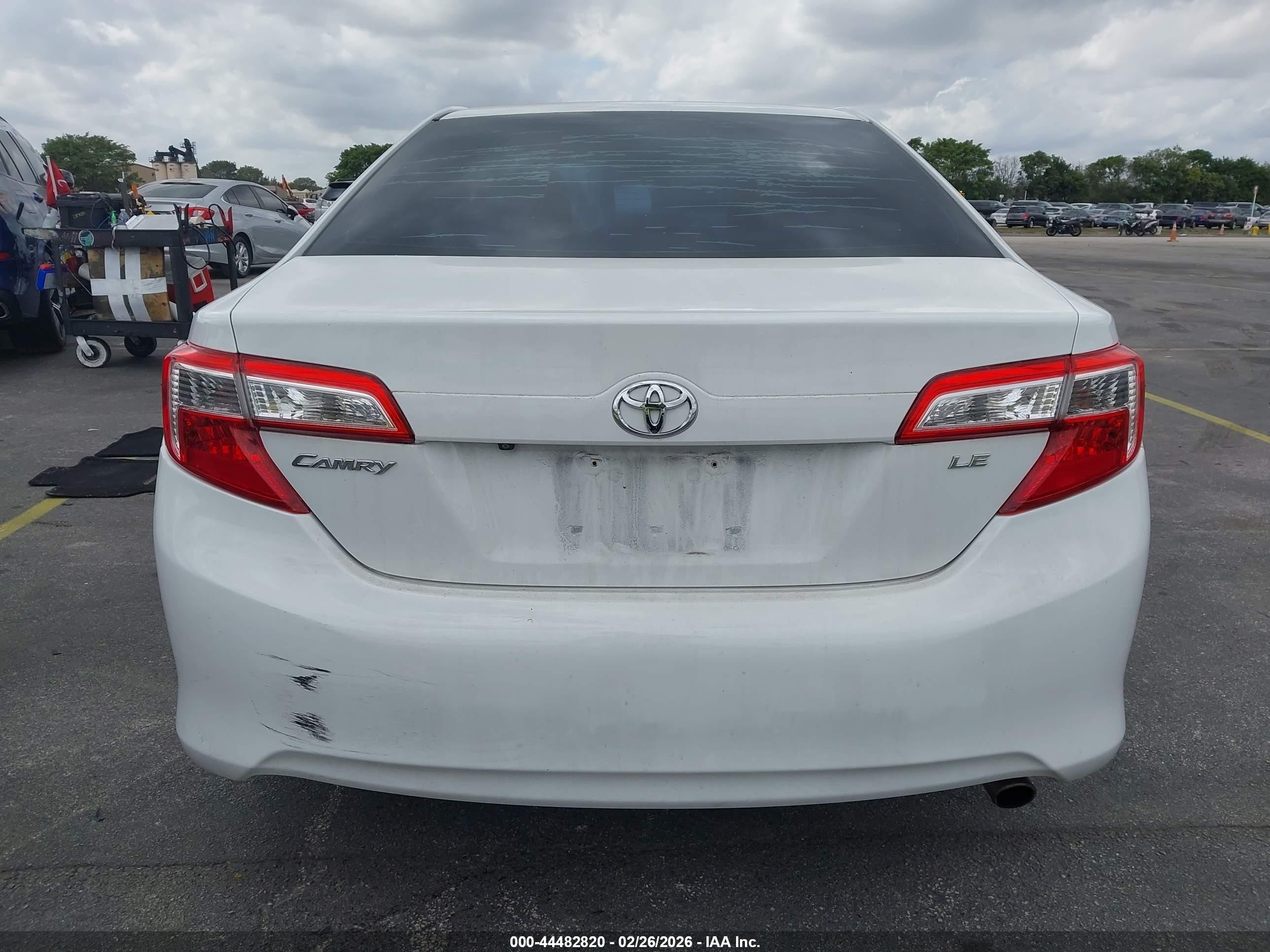 2014 Toyota Camry Le White vin: 4T4BF1FK8ER414196