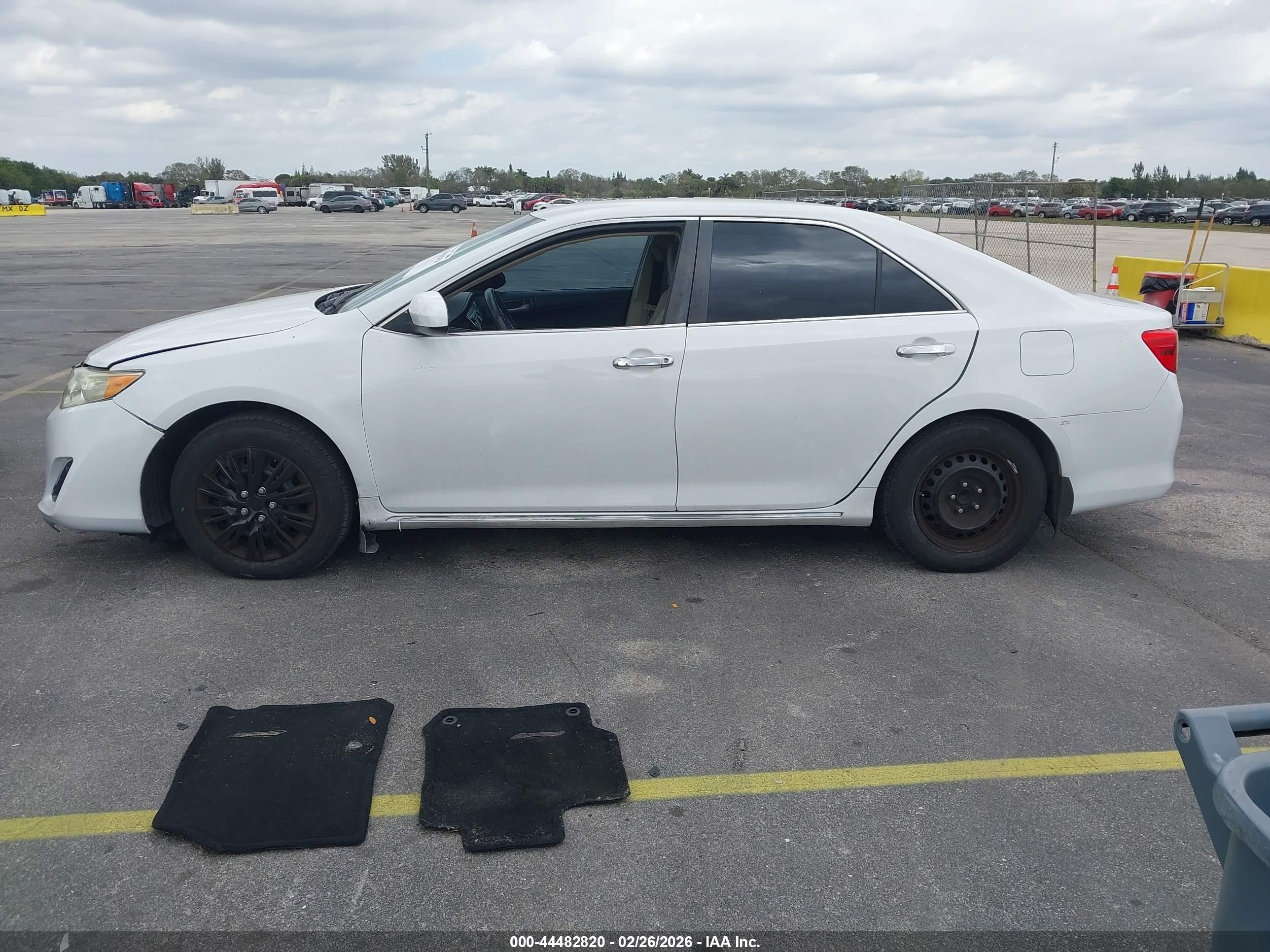 2014 Toyota Camry Le White vin: 4T4BF1FK8ER414196