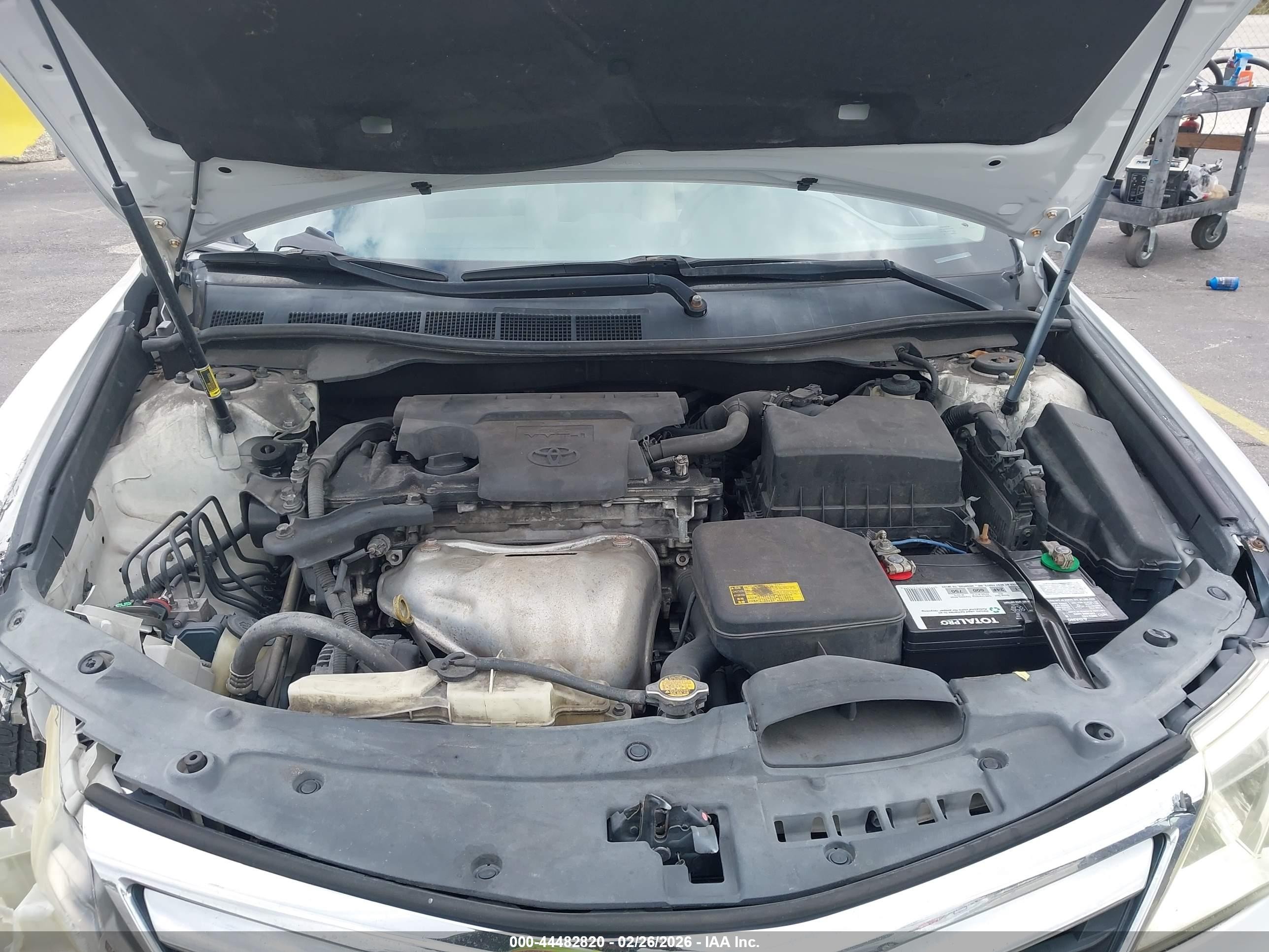 2014 Toyota Camry Le White vin: 4T4BF1FK8ER414196