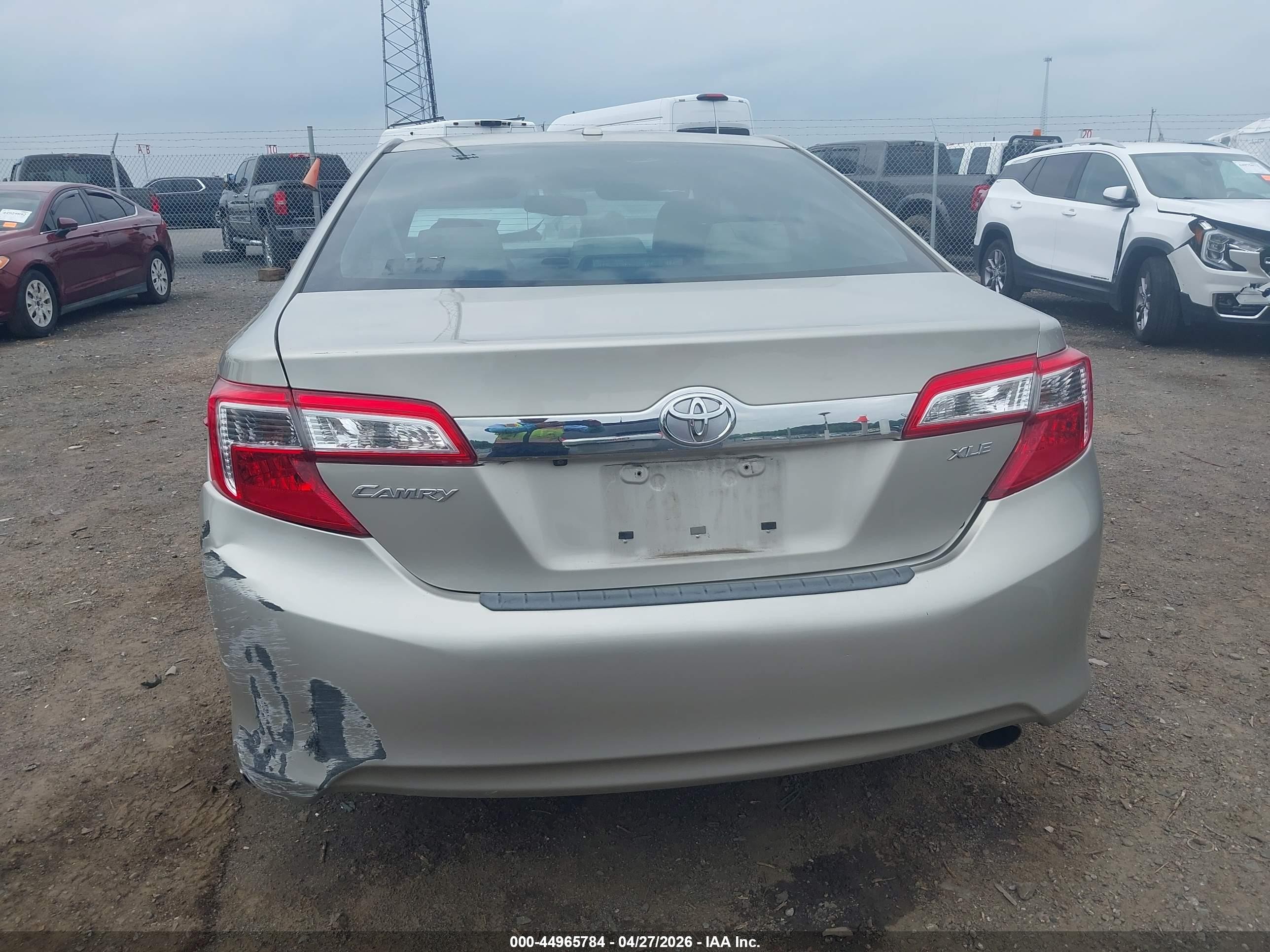 2014 Toyota Camry Xle Золотой vin: 4T4BF1FK8ER420385