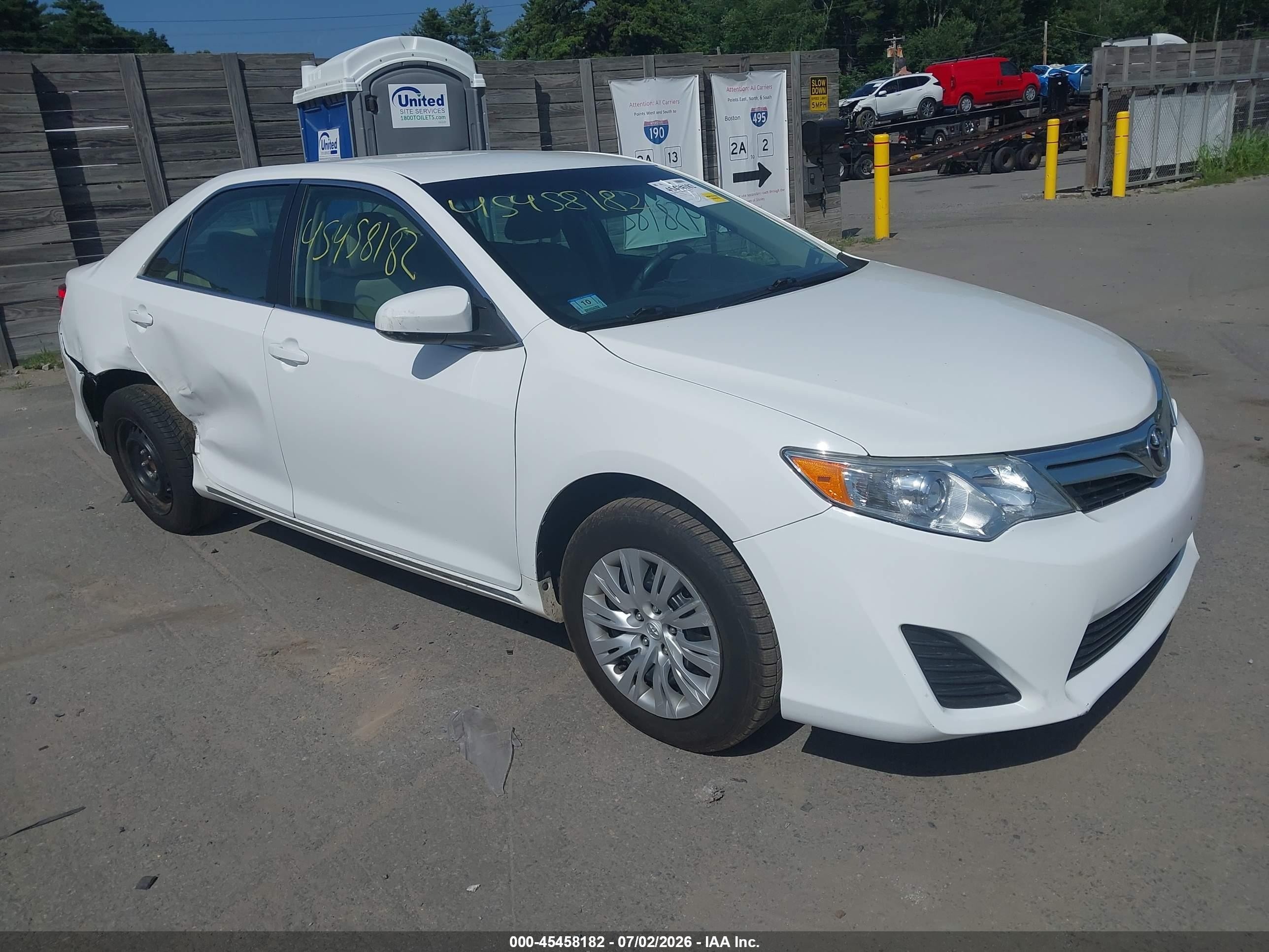 2014 Toyota Camry Le White vin: 4T4BF1FK8ER420824