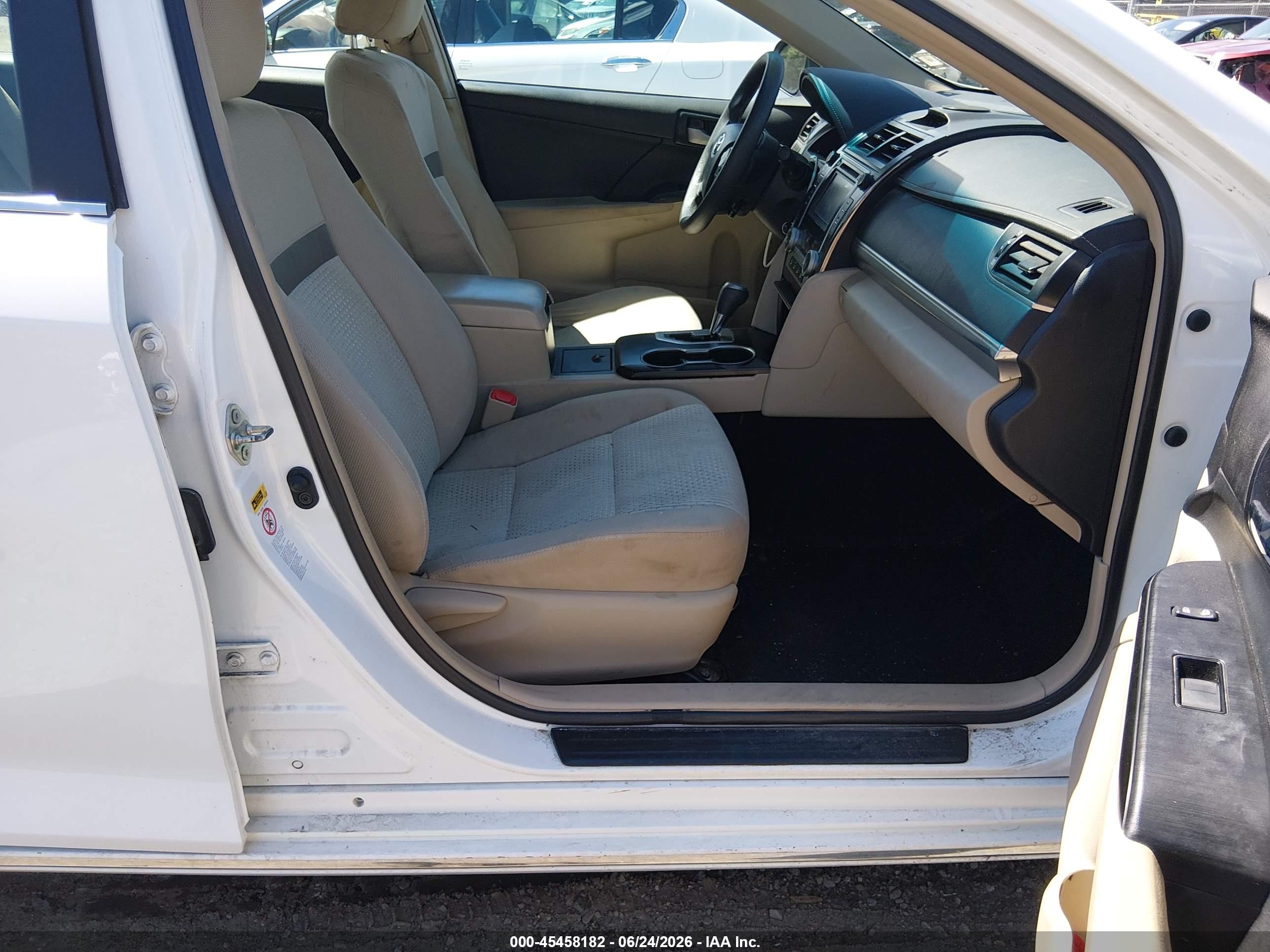 2014 Toyota Camry Le White vin: 4T4BF1FK8ER420824