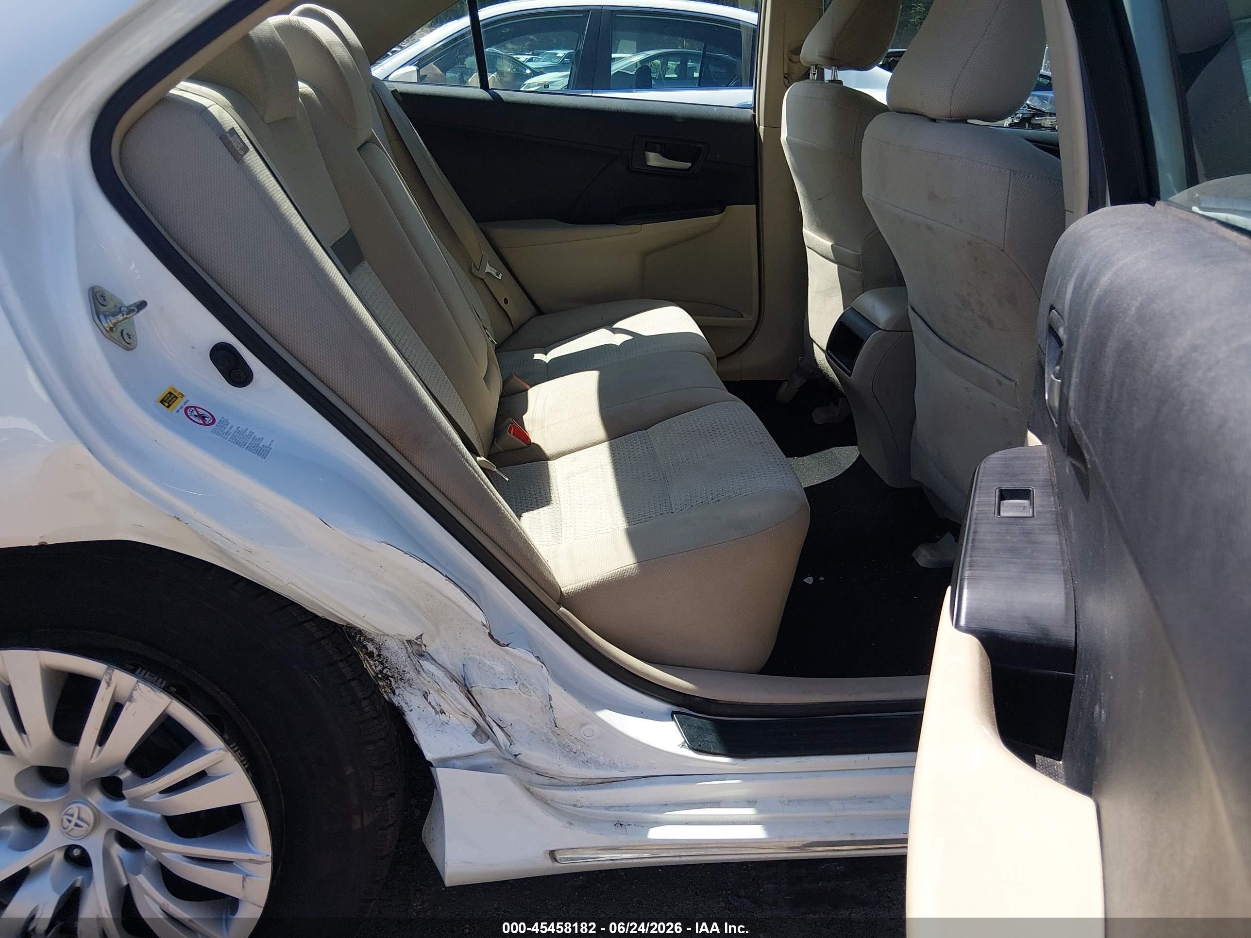 2014 Toyota Camry Le White vin: 4T4BF1FK8ER420824