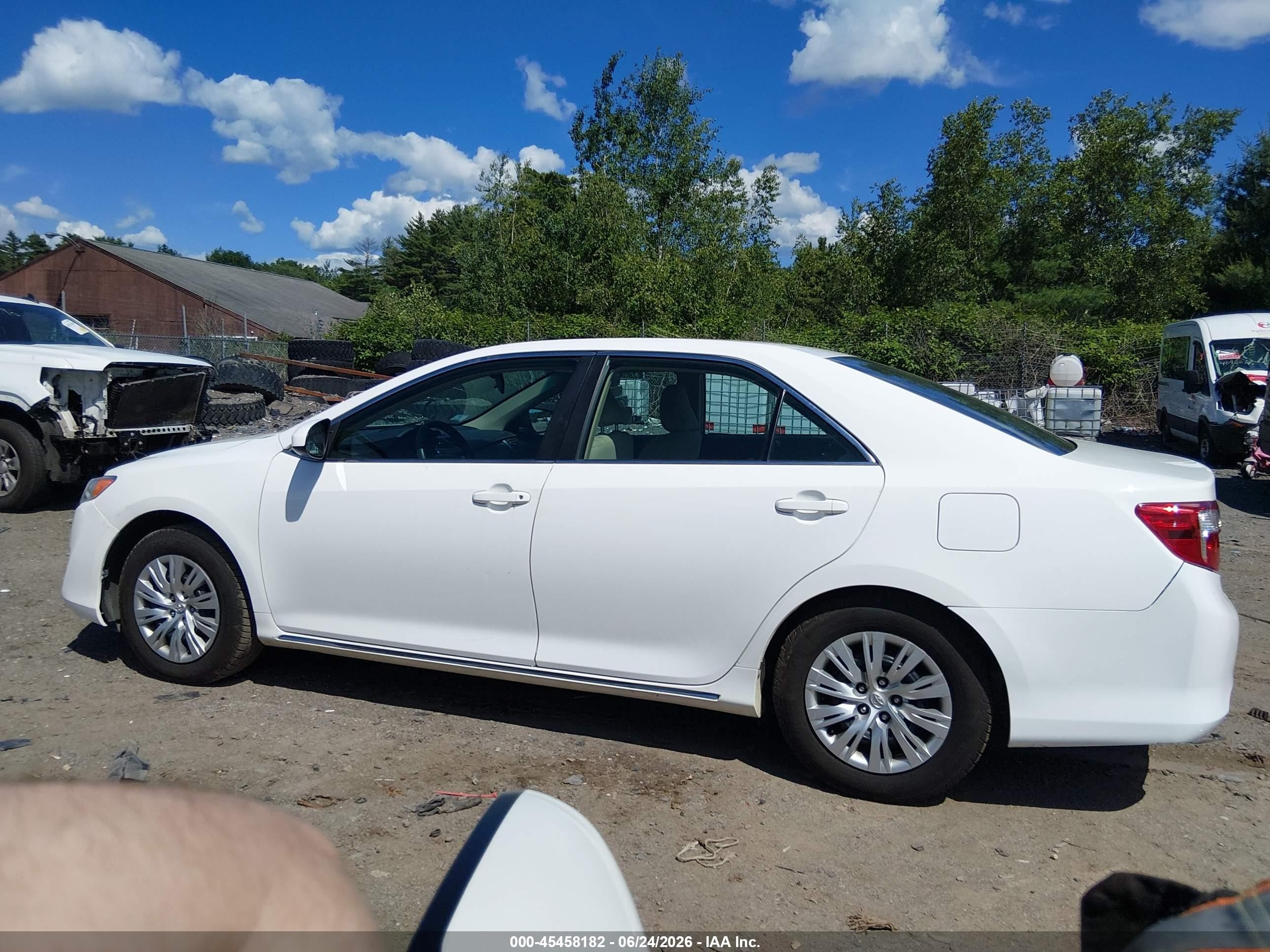 2014 Toyota Camry Le White vin: 4T4BF1FK8ER420824
