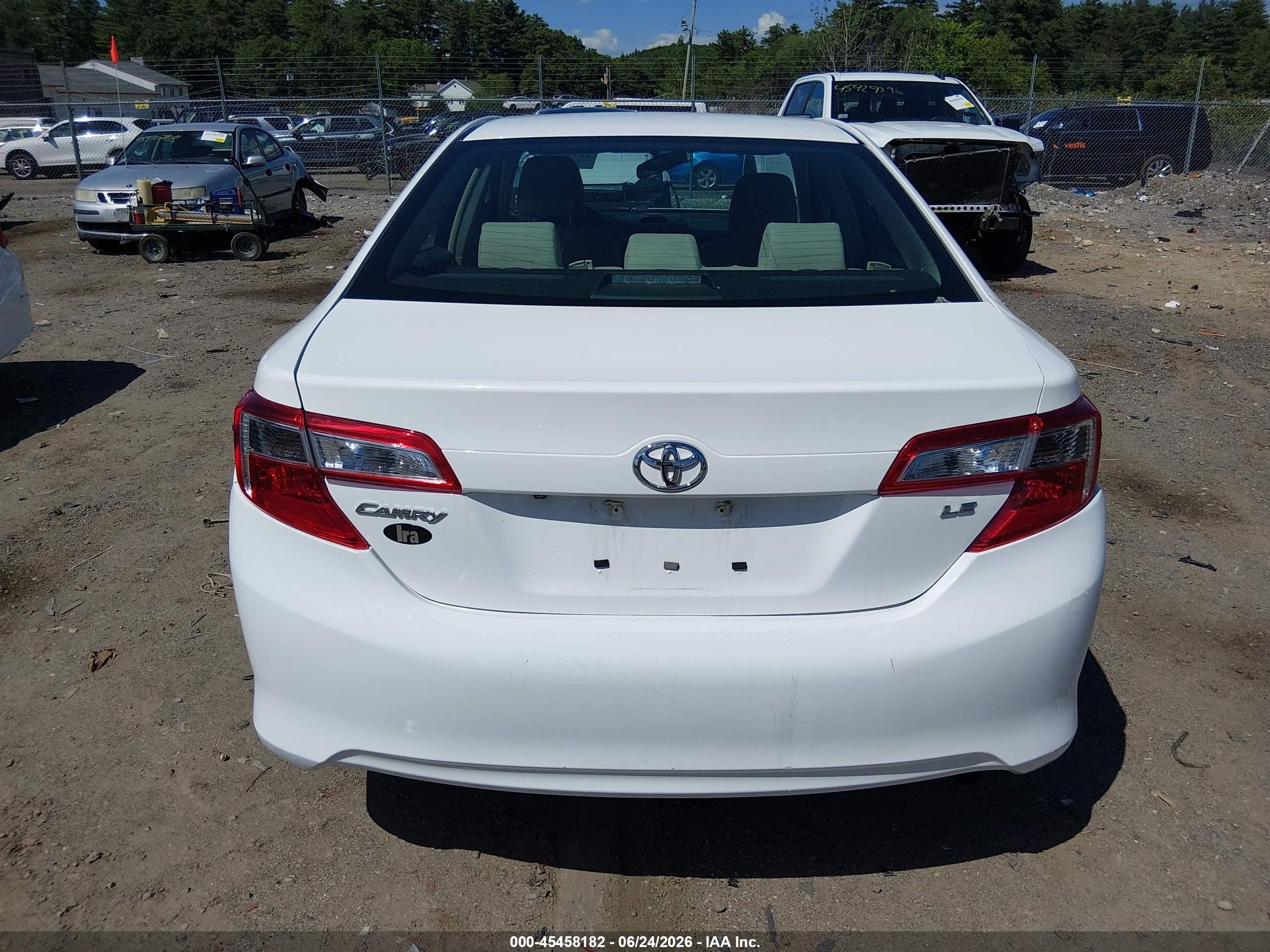 2014 Toyota Camry Le White vin: 4T4BF1FK8ER420824