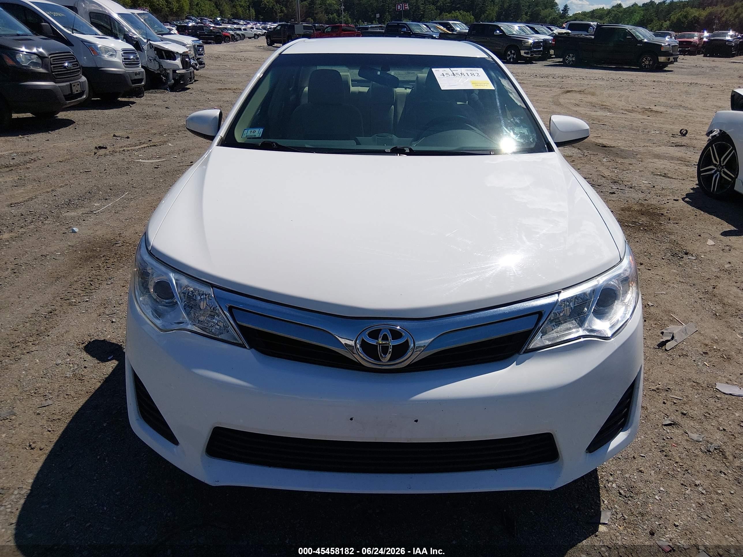 2014 Toyota Camry Le White vin: 4T4BF1FK8ER420824