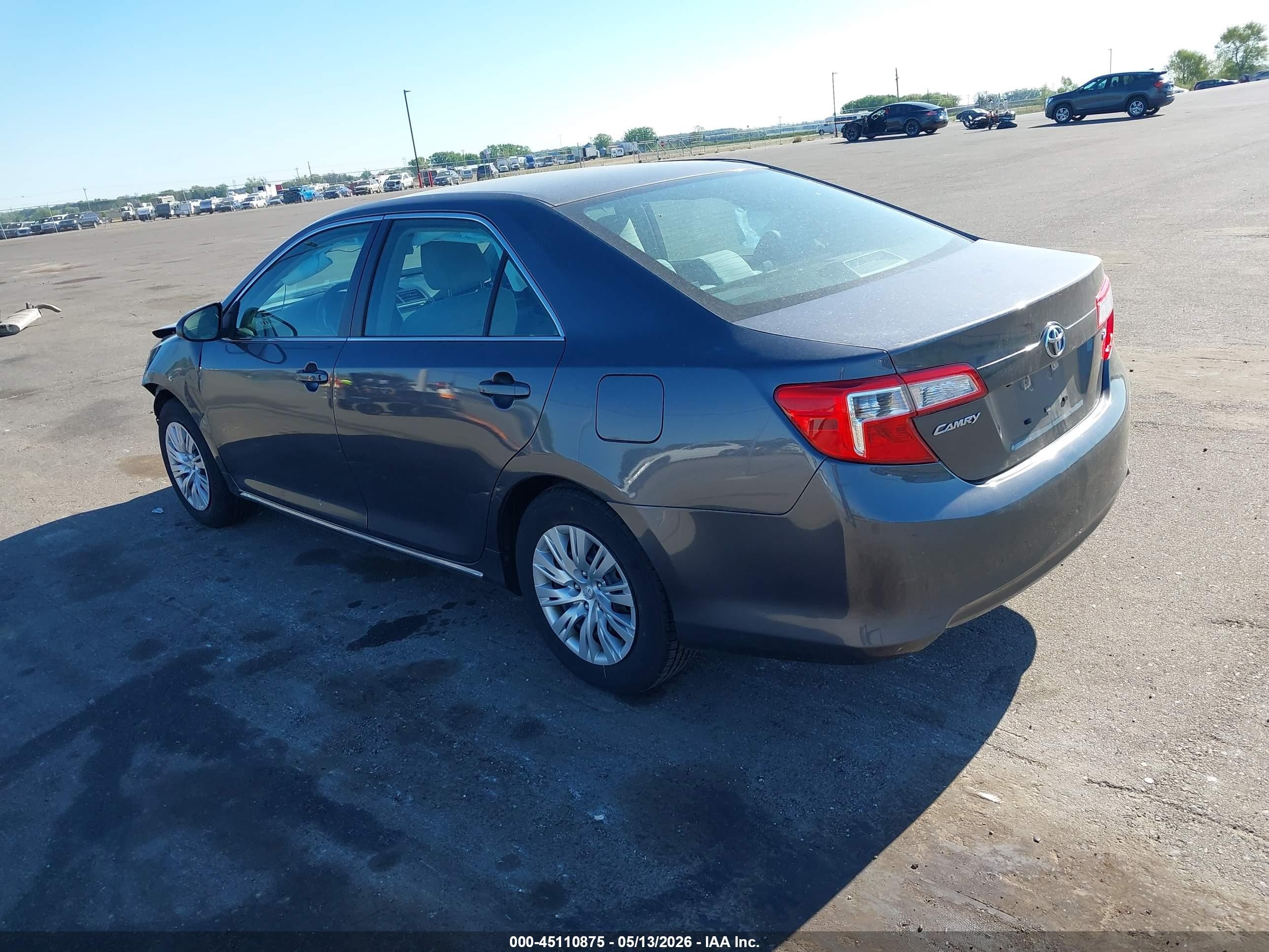 2014 Toyota Camry Le Gray vin: 4T4BF1FK8ER425621