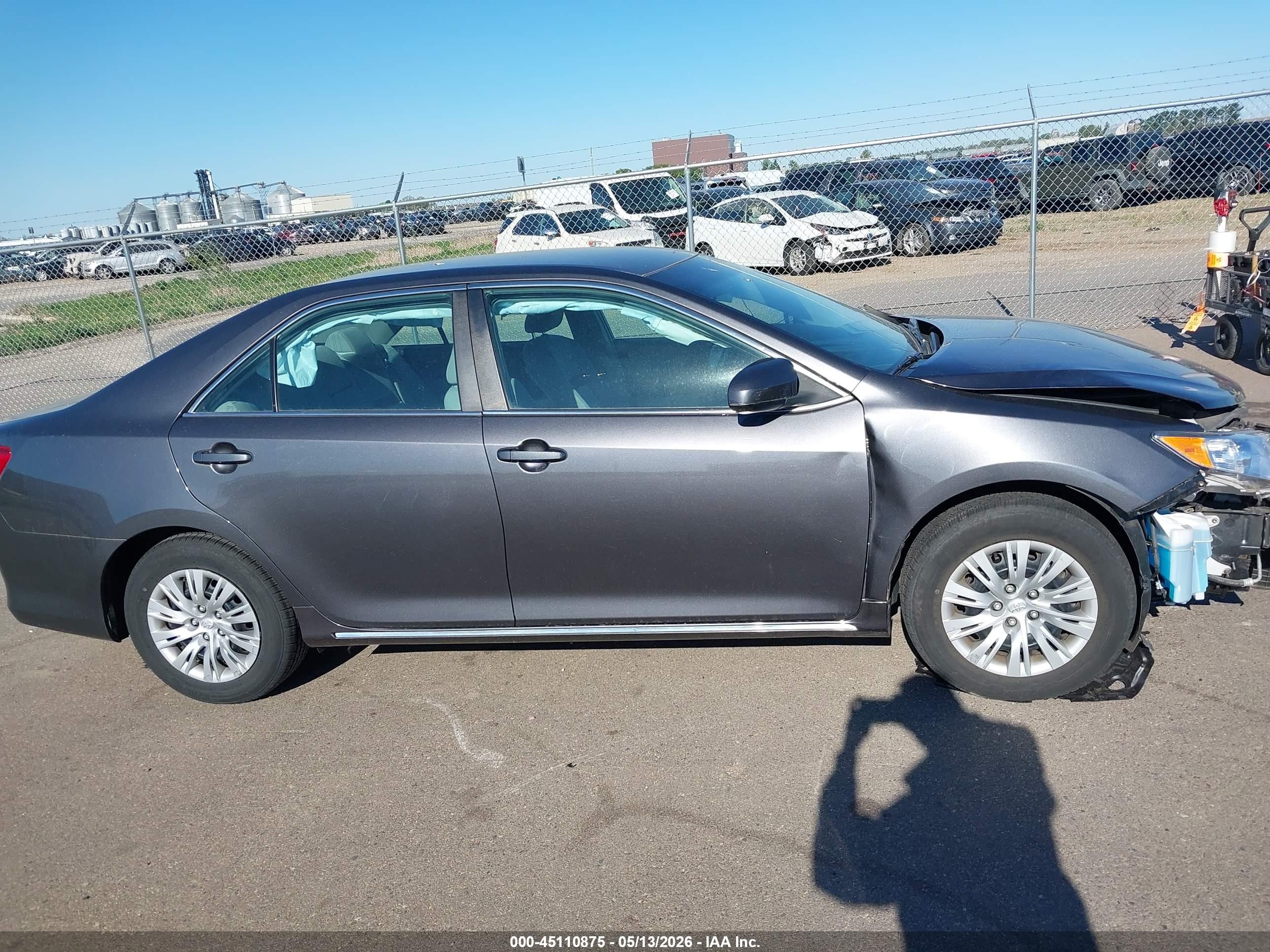2014 Toyota Camry Le Gray vin: 4T4BF1FK8ER425621