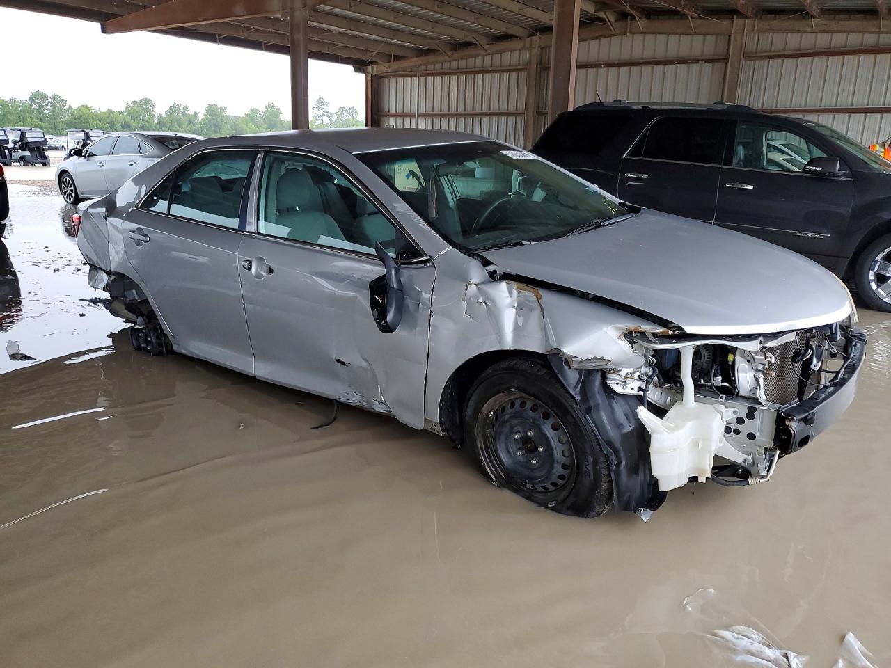 2014 Toyota Camry Le Серебряный vin: 4T4BF1FK8ER427921